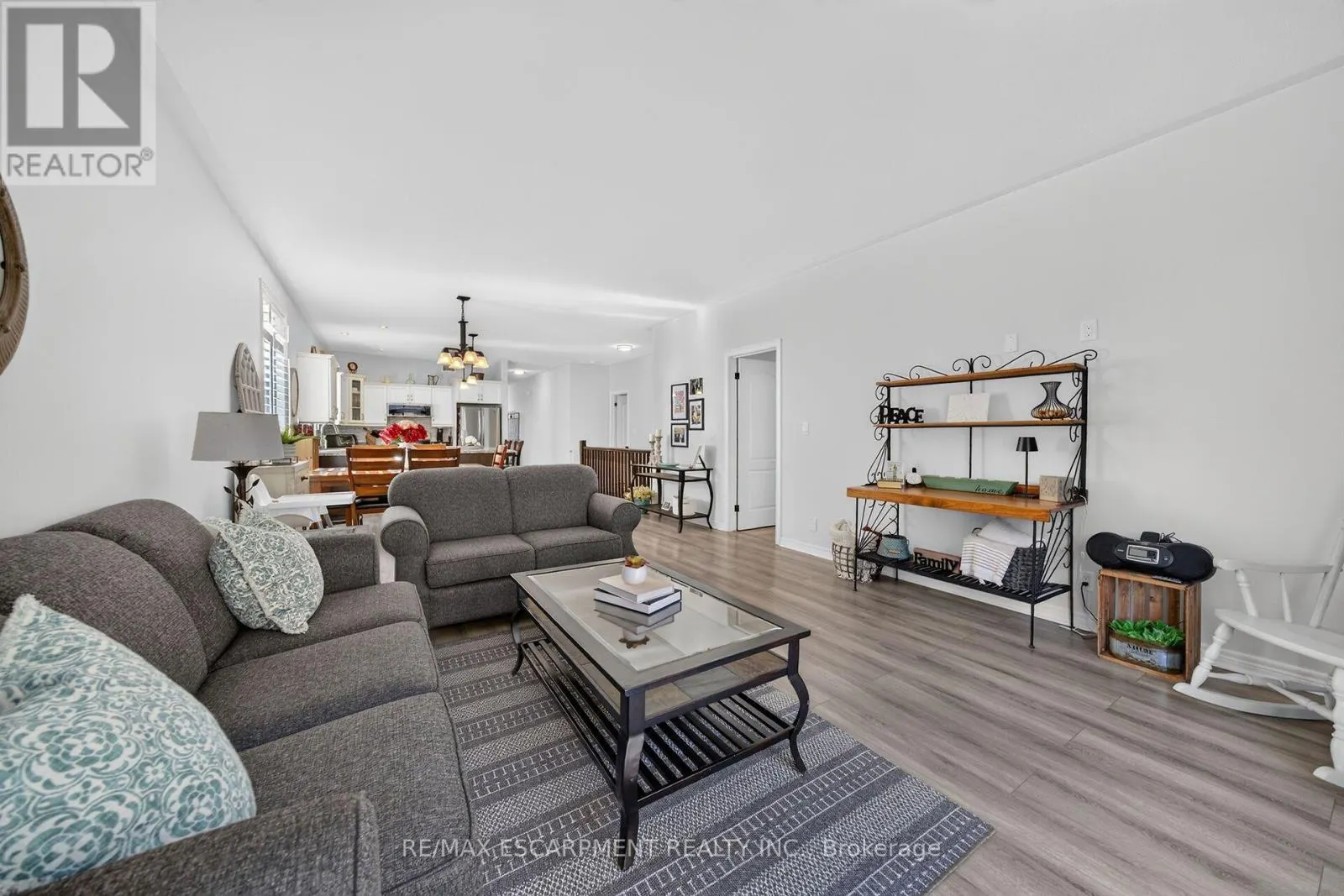 10 MACNEIL COURT