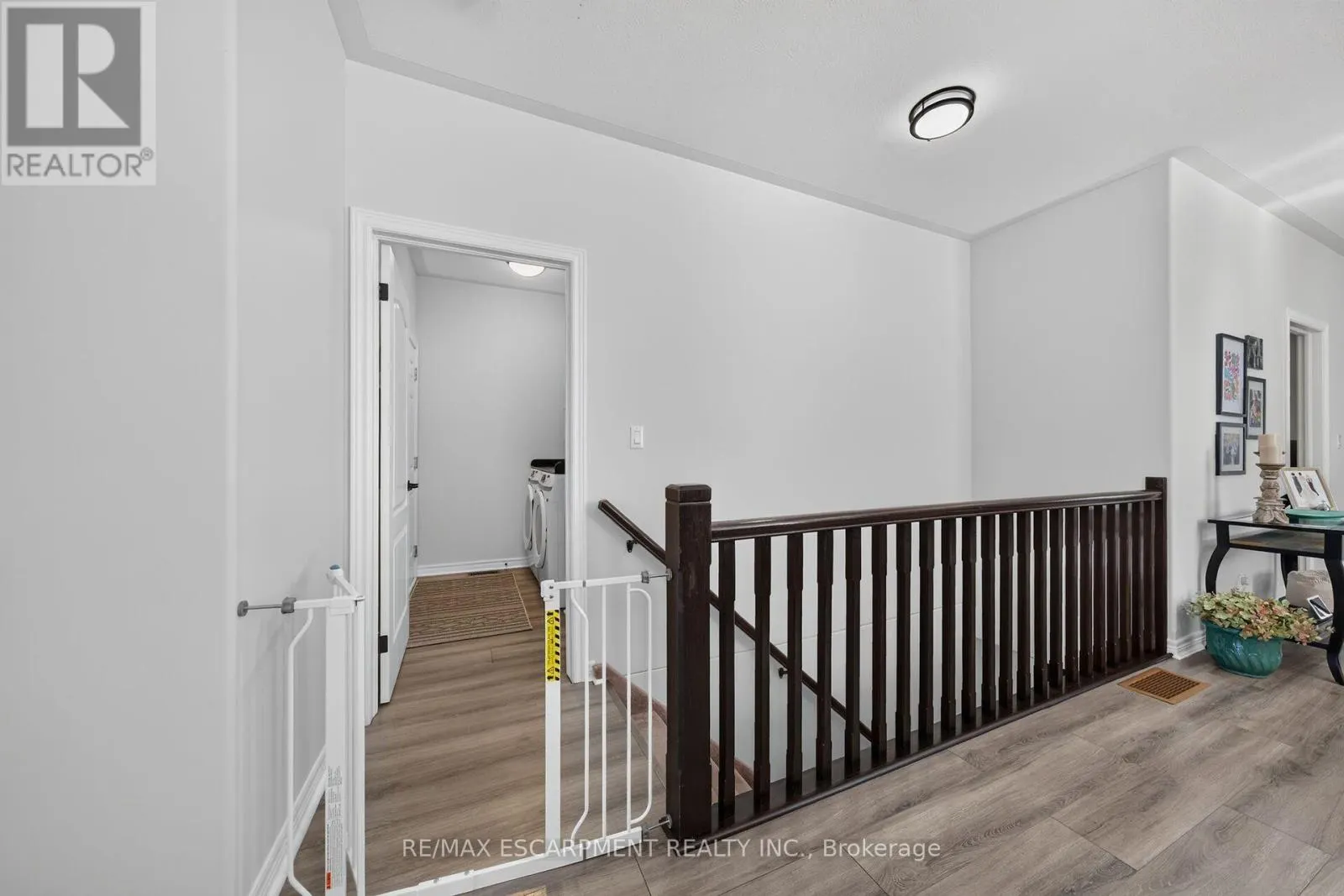 10 MACNEIL COURT