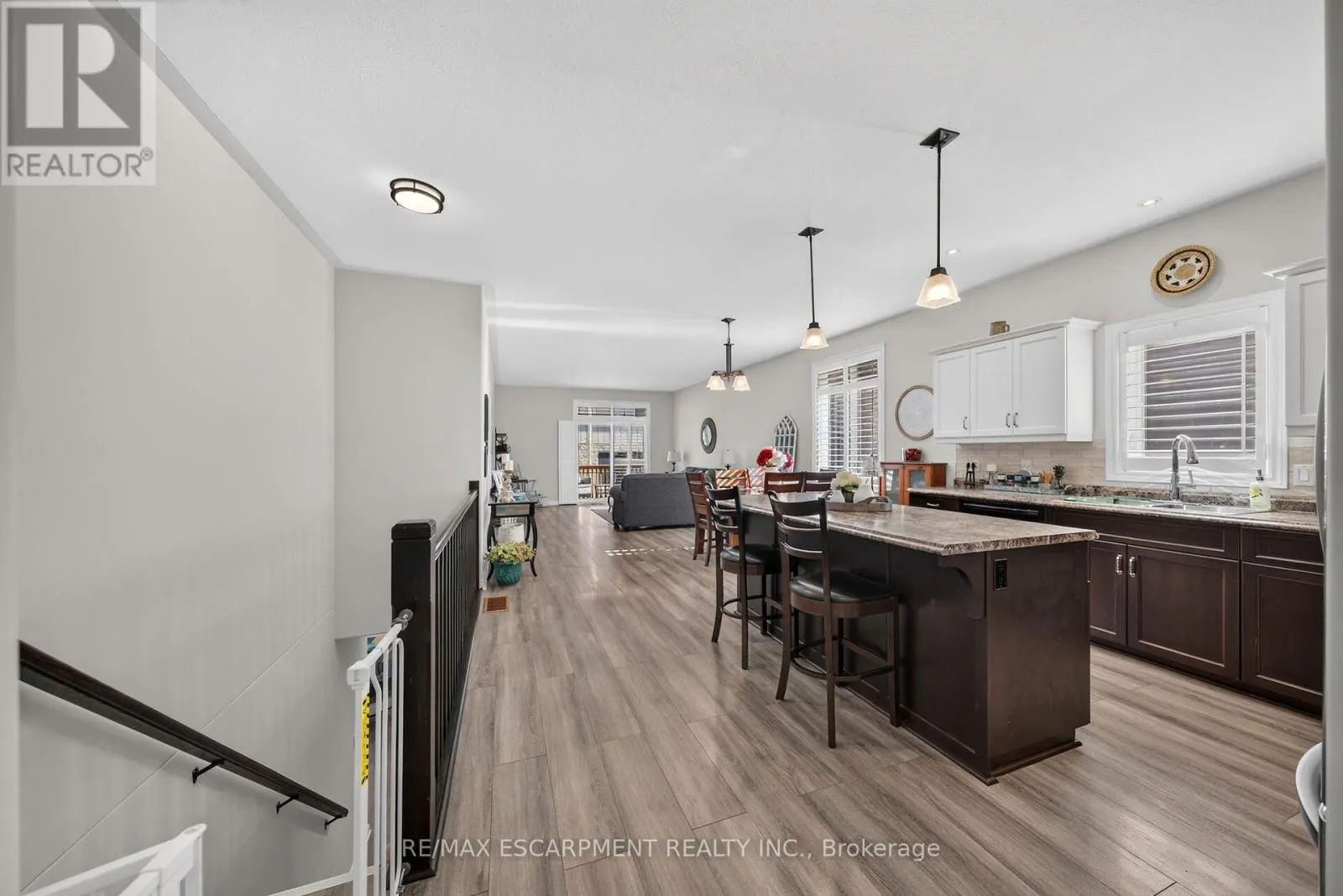 10 MACNEIL COURT