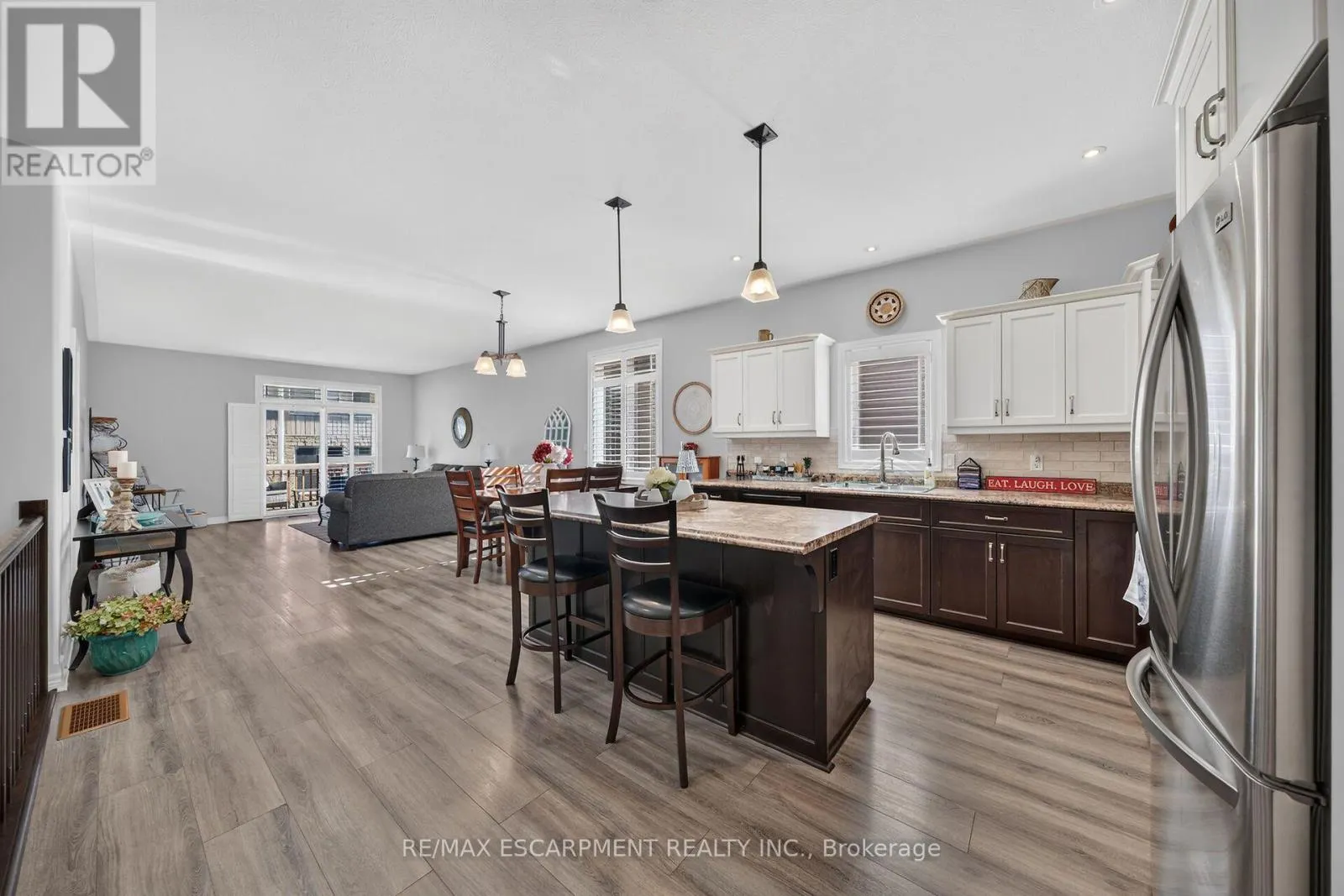 10 MACNEIL COURT