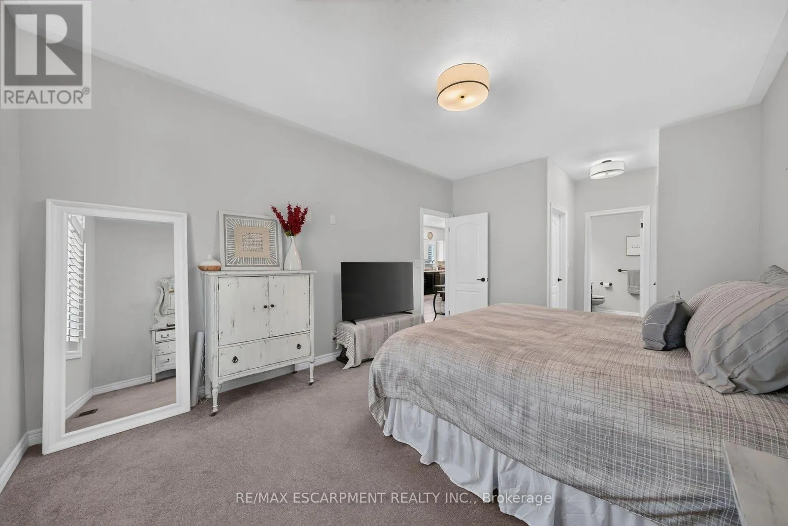 10 MACNEIL COURT