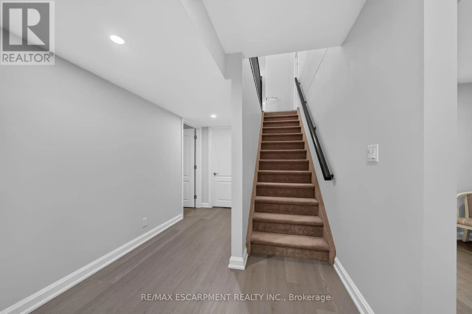 10 MACNEIL COURT