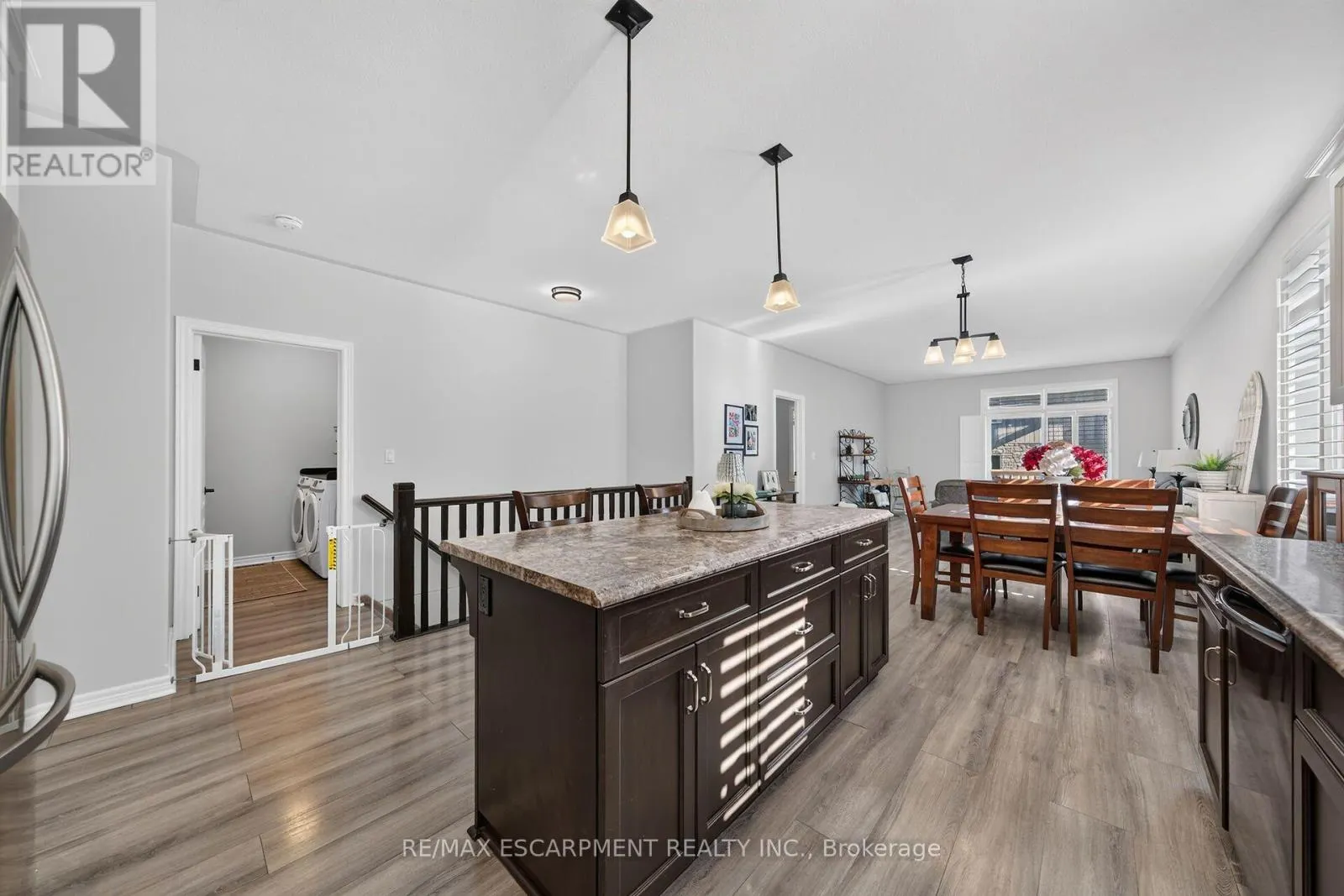 10 MACNEIL COURT
