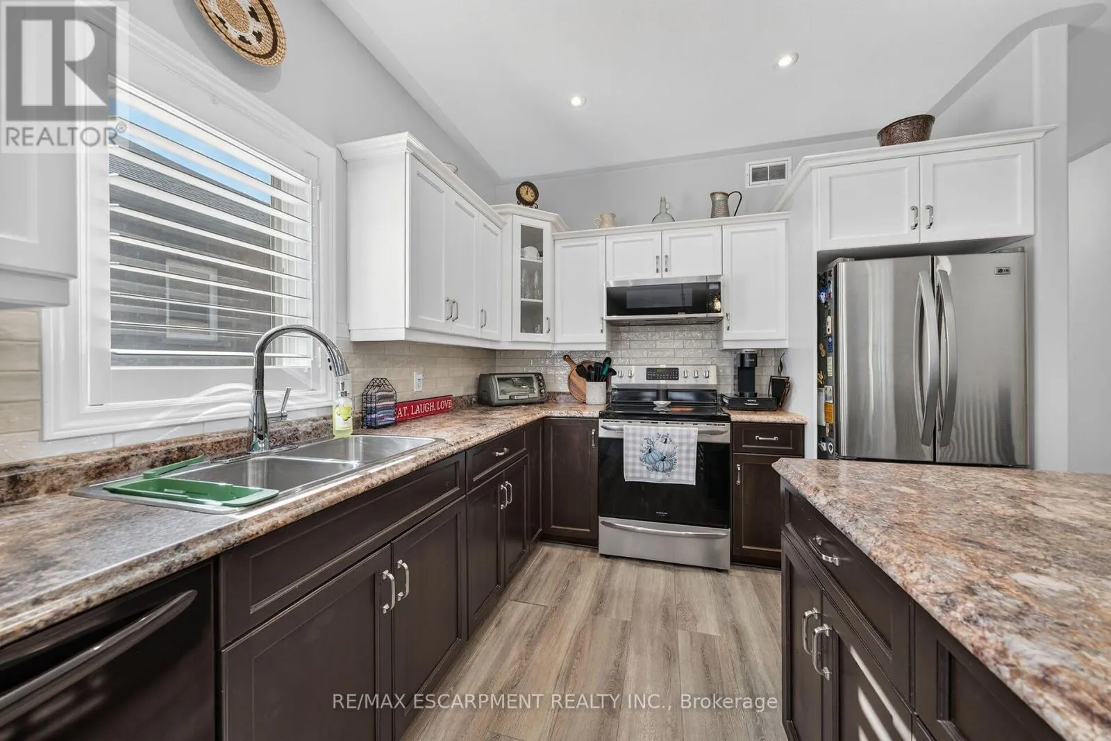 10 MACNEIL COURT