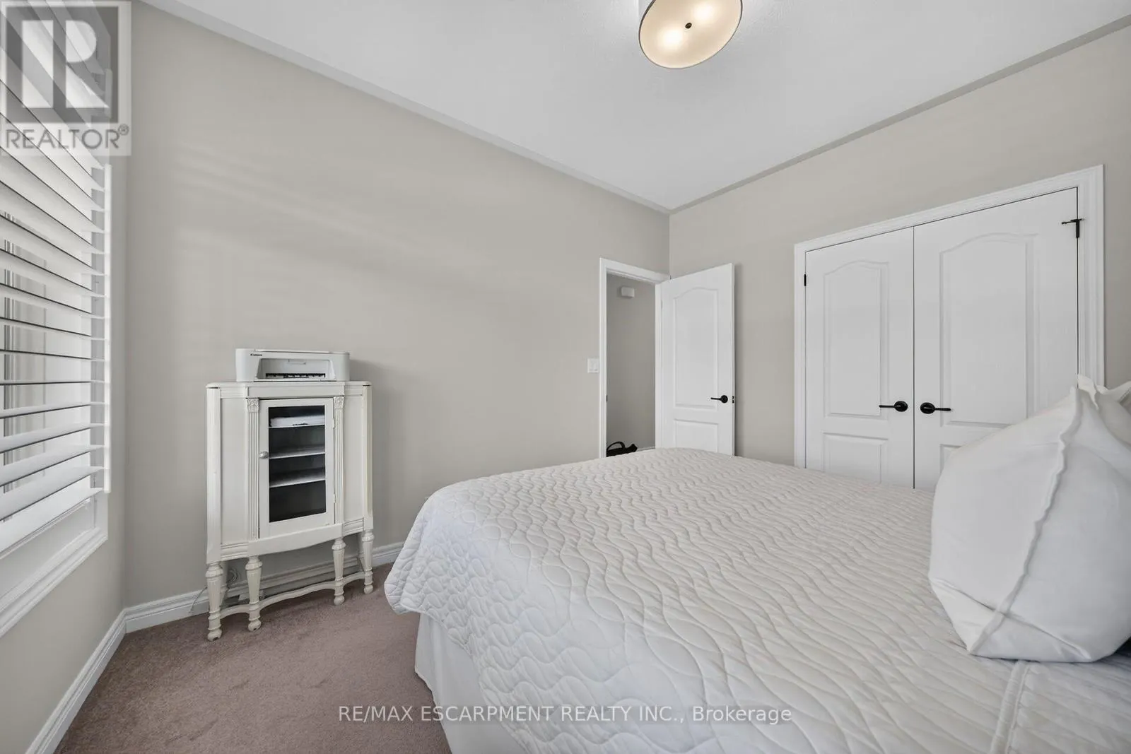 10 MACNEIL COURT