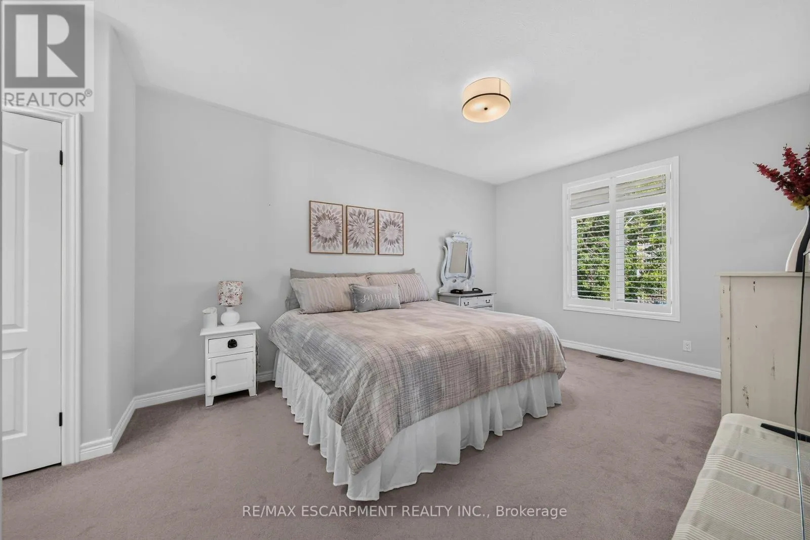 10 MACNEIL COURT