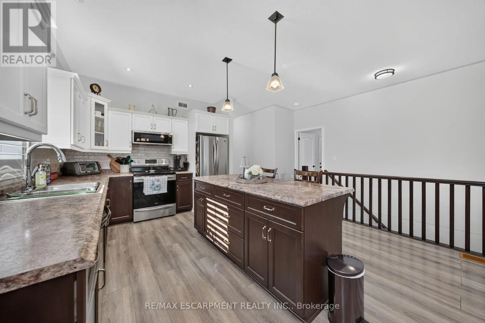 10 MACNEIL COURT