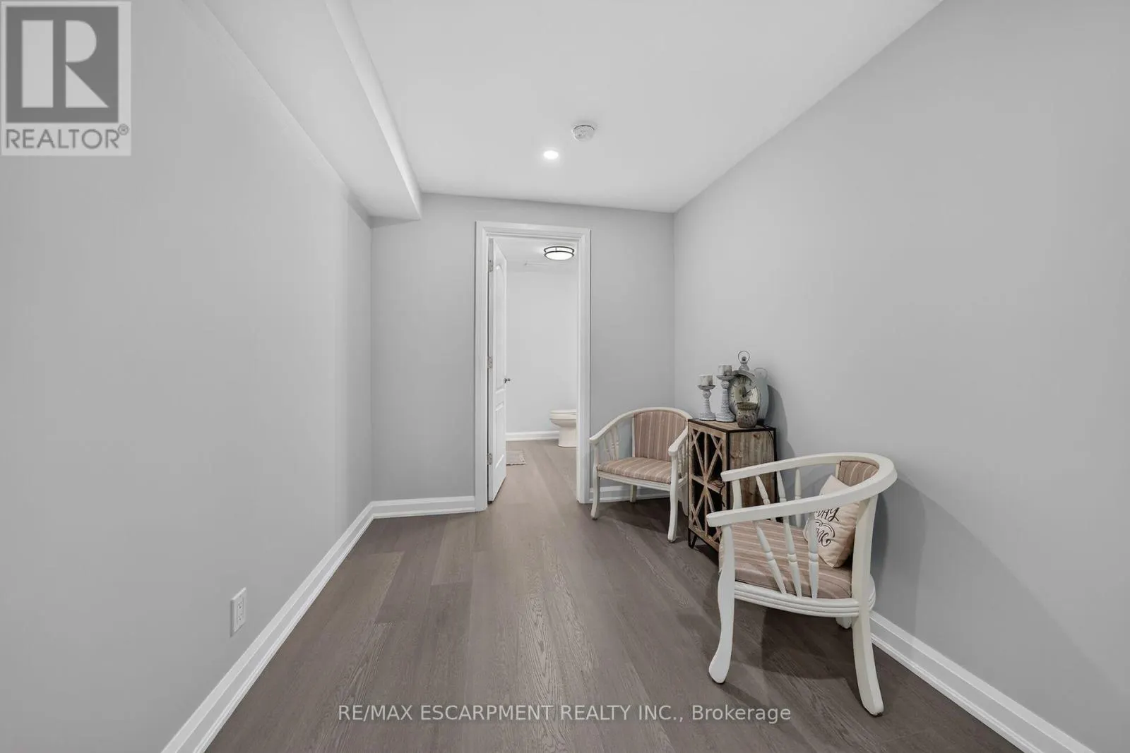10 MACNEIL COURT