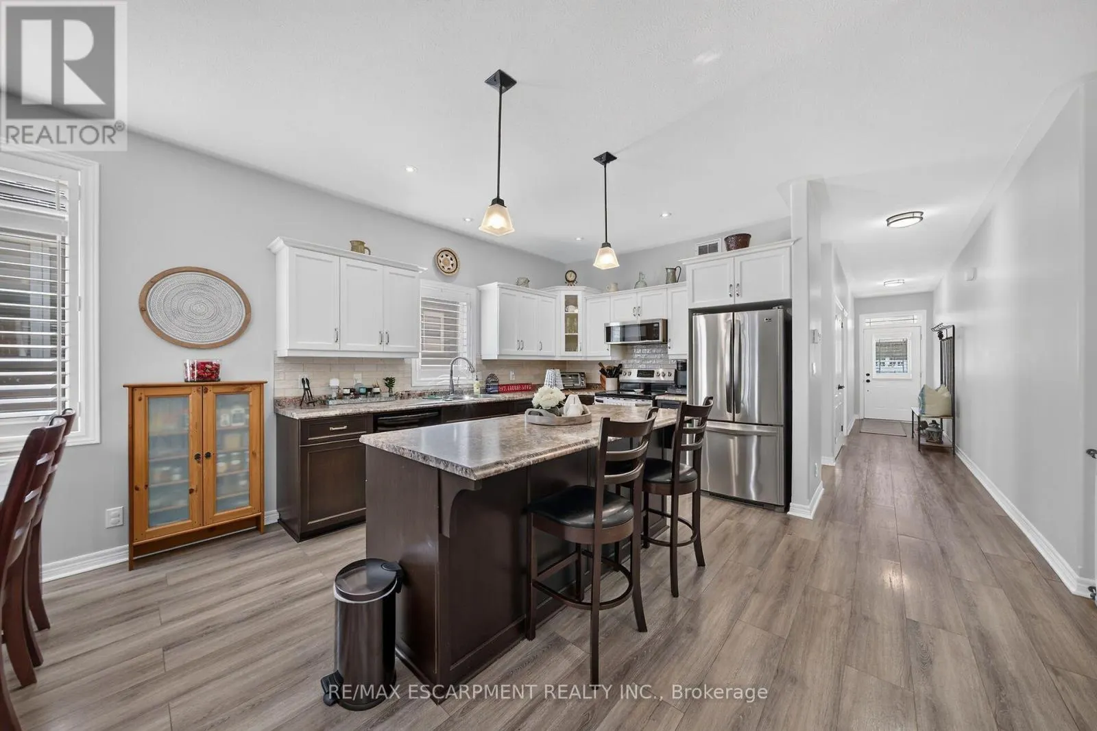 10 MACNEIL COURT