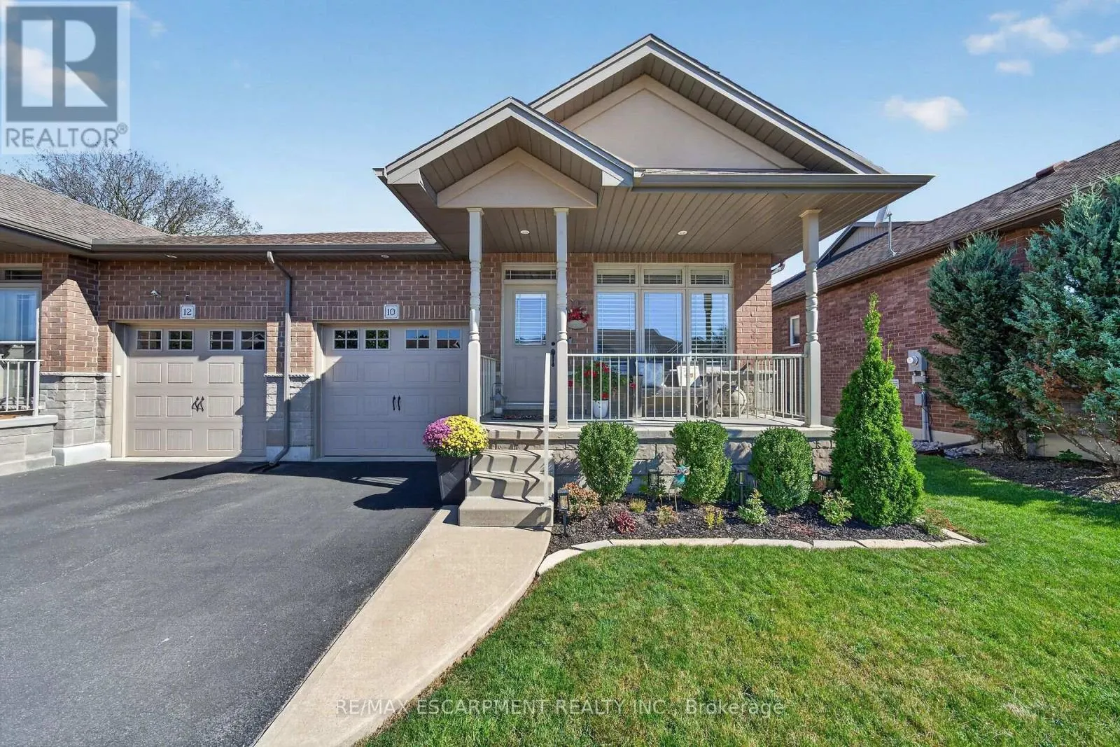 10 MACNEIL COURT