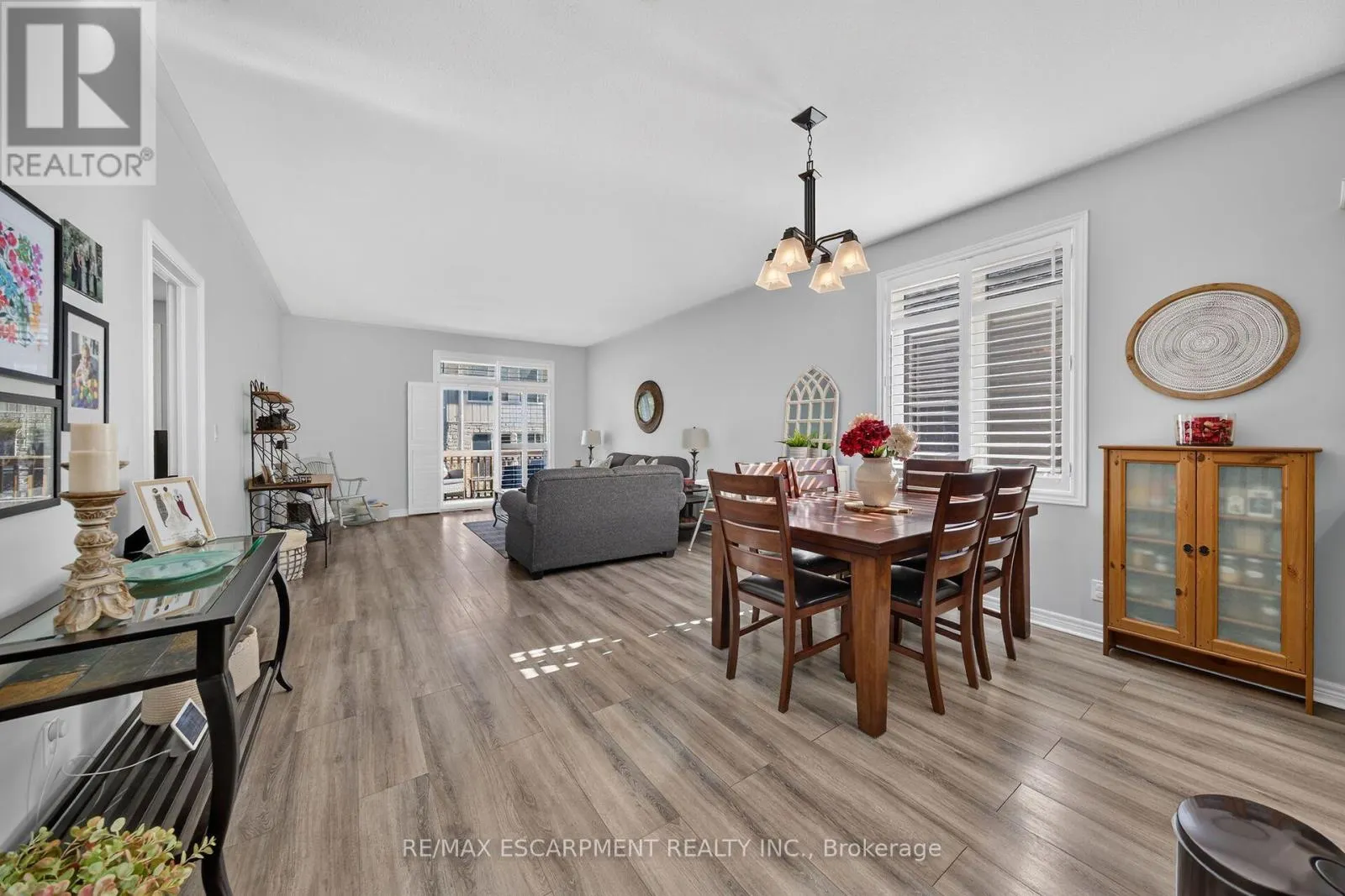 10 MACNEIL COURT