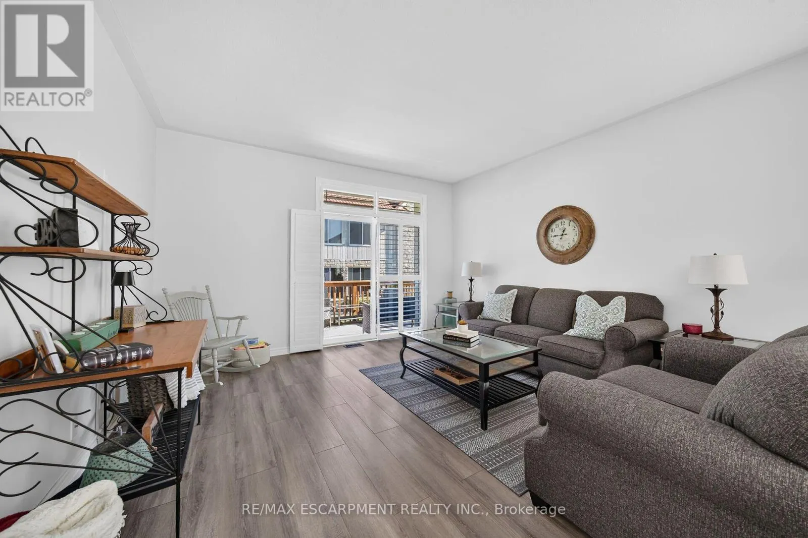 10 MACNEIL COURT