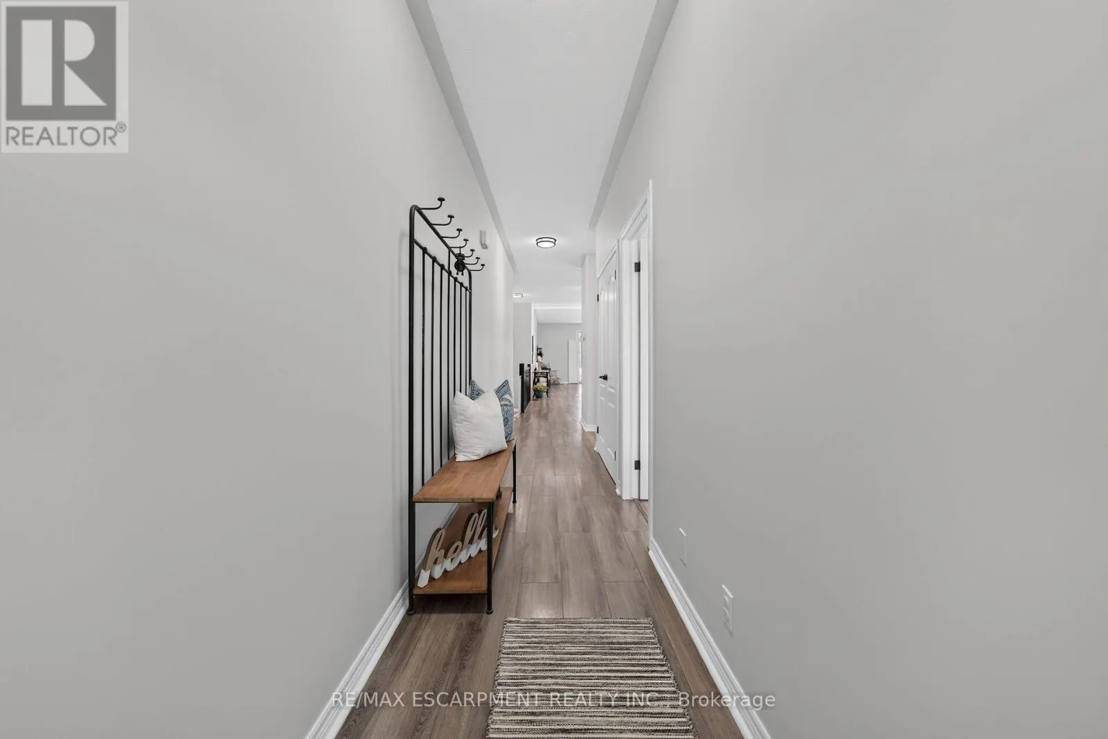 10 MACNEIL COURT