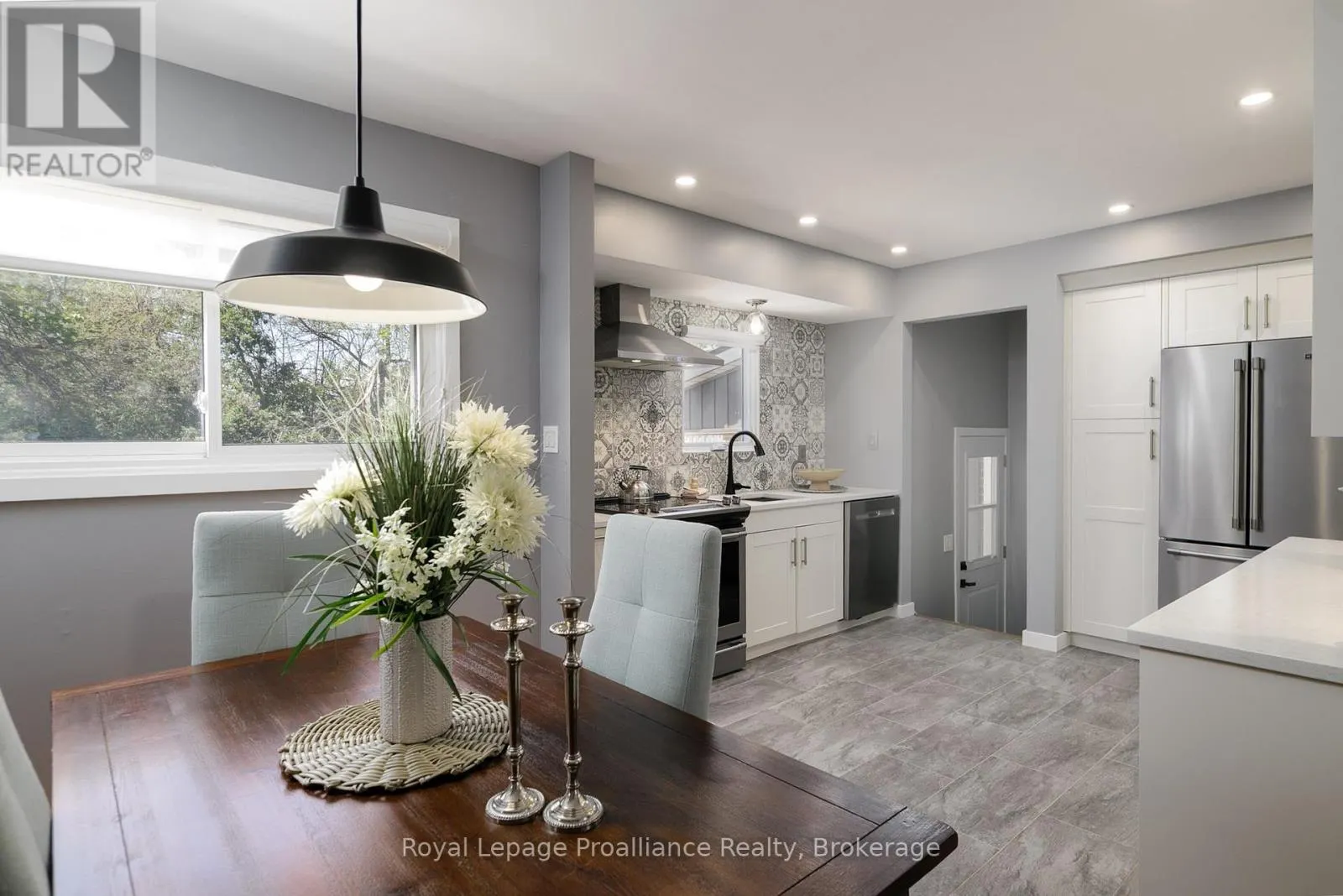 112 PROSPECT HILL