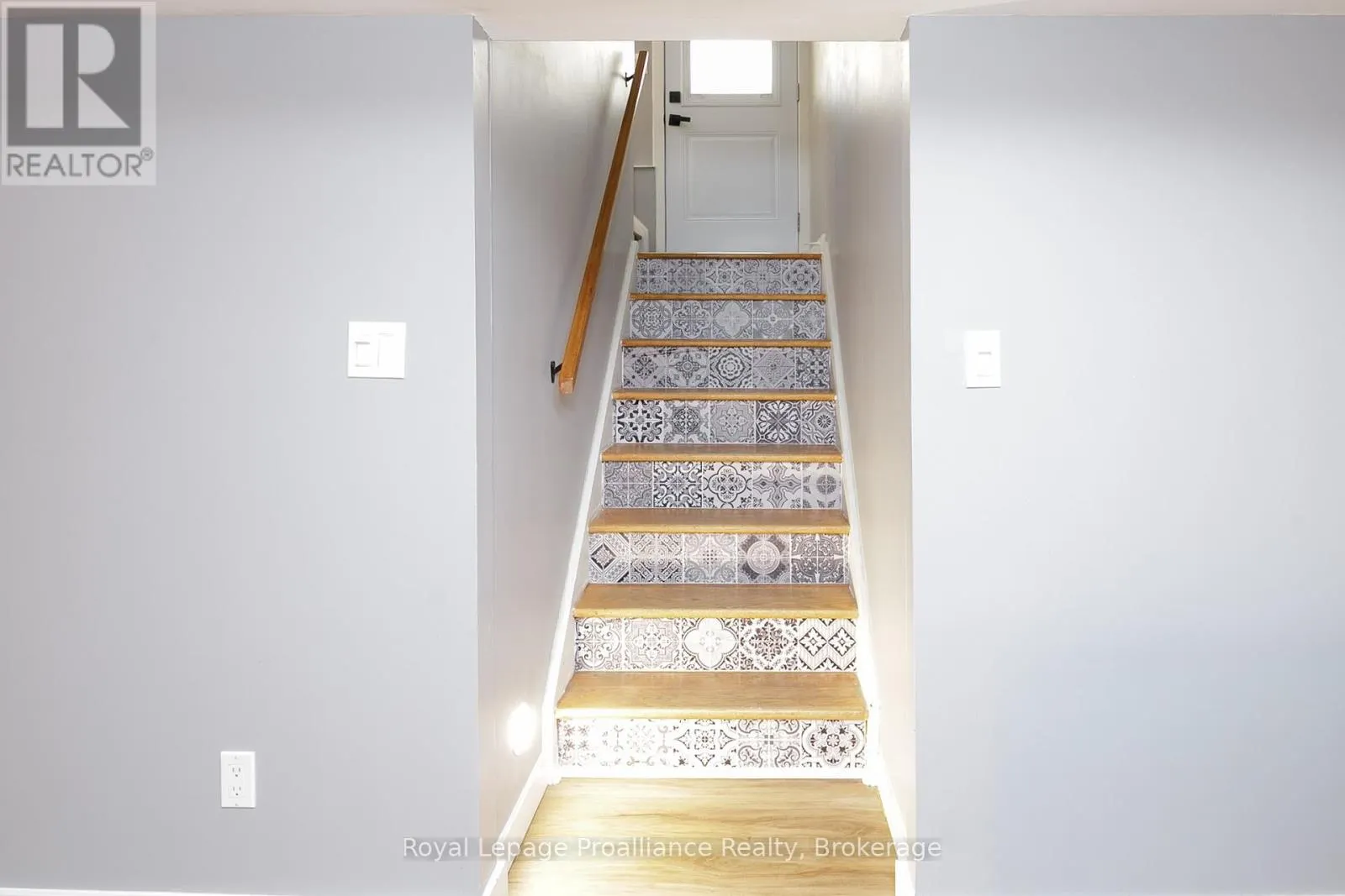 112 PROSPECT HILL