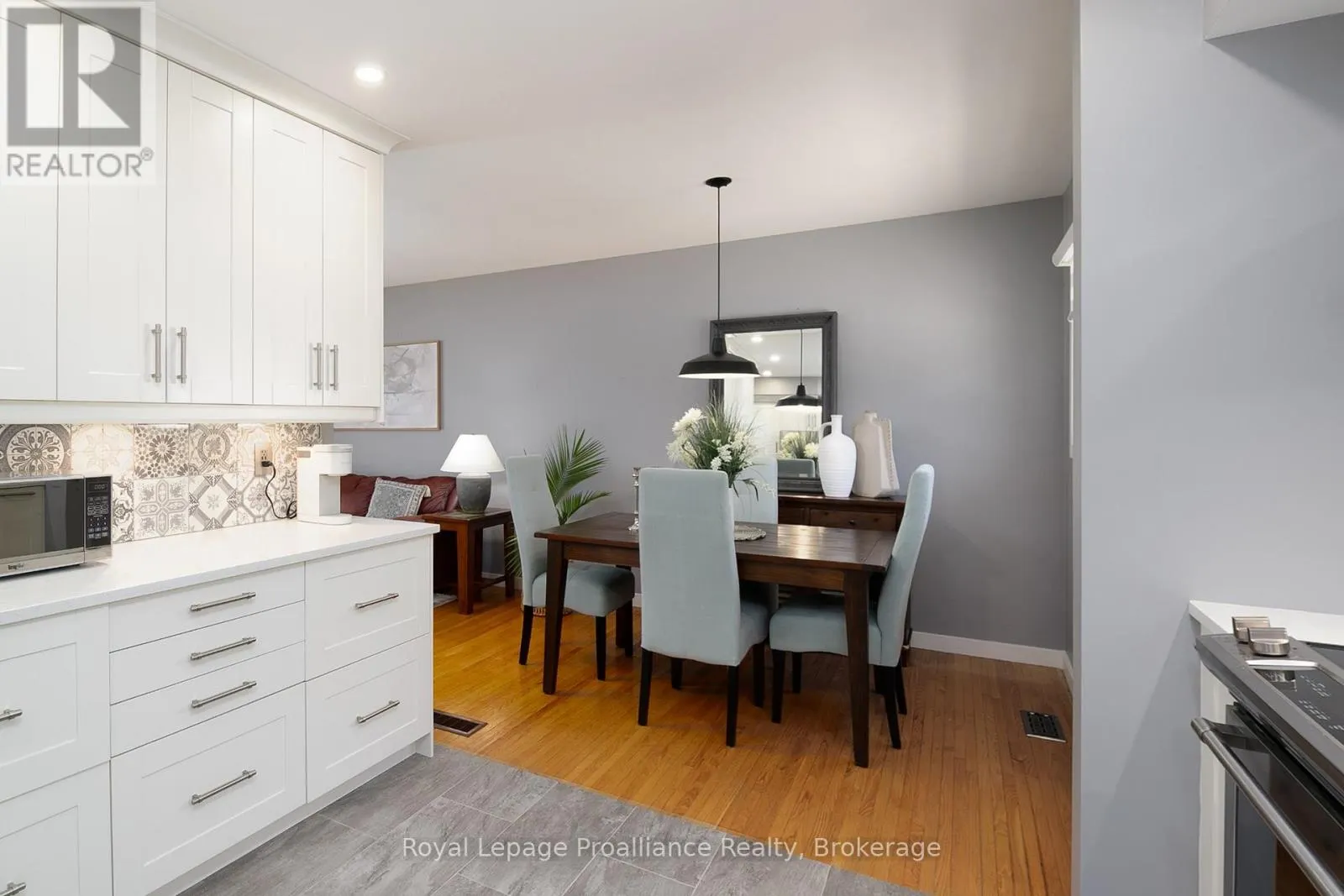 112 PROSPECT HILL