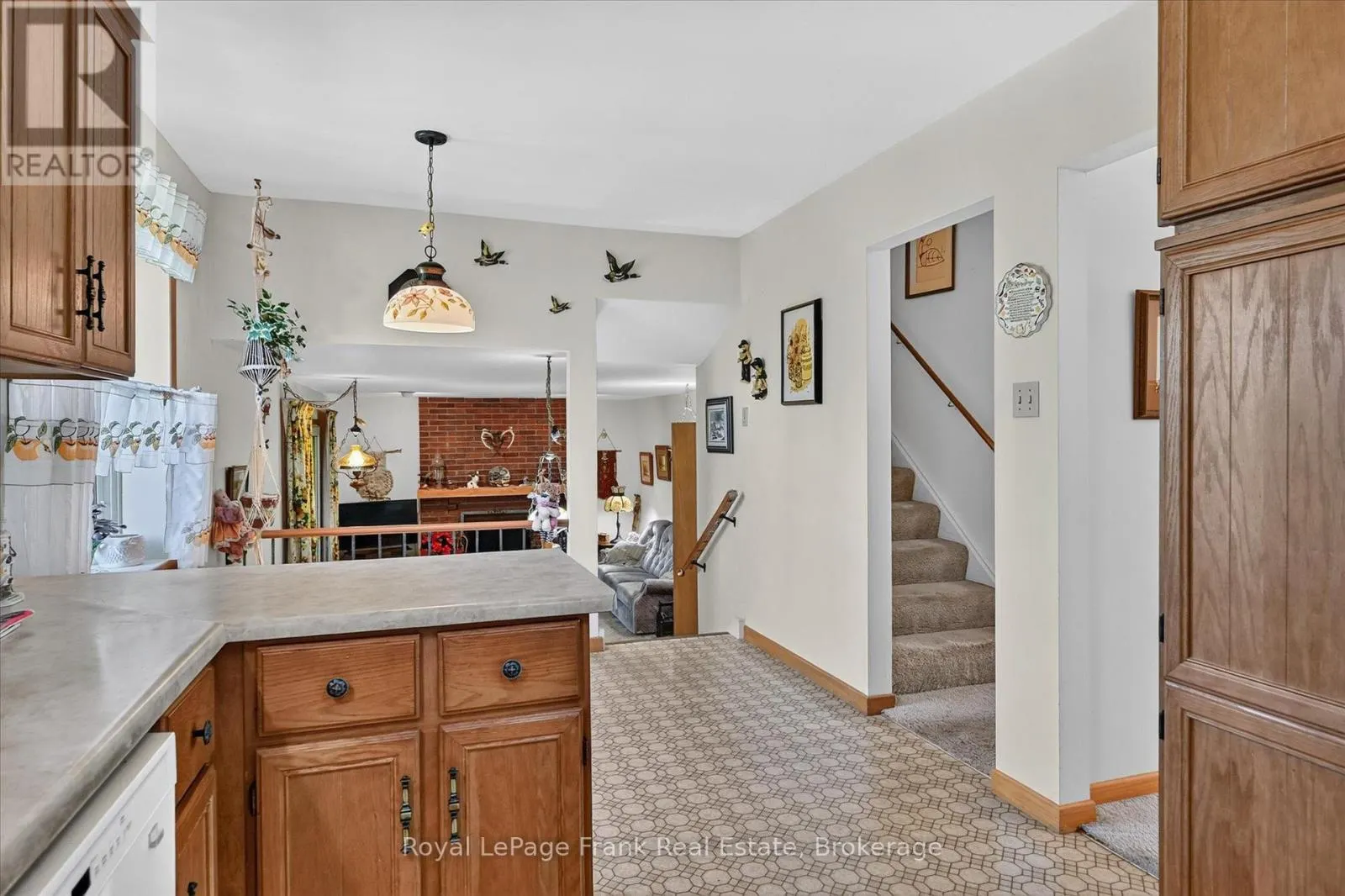 87 OAKWOOD CRESCENT