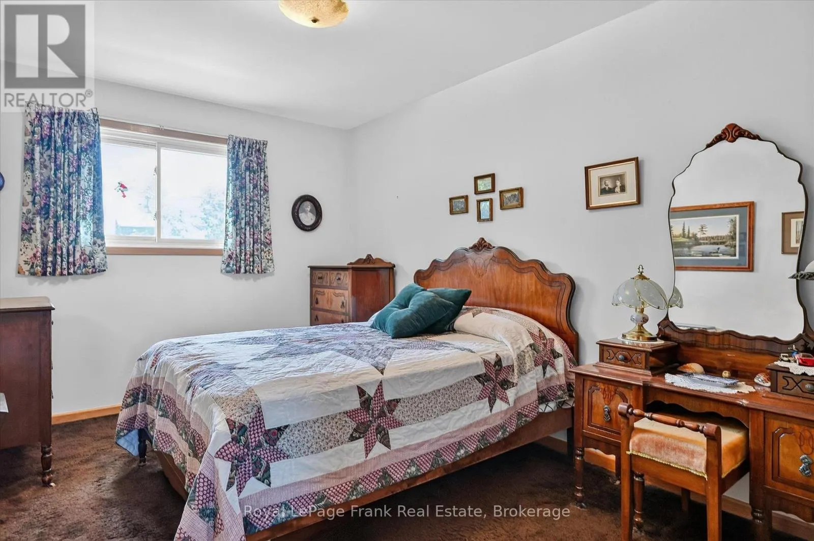 87 OAKWOOD CRESCENT