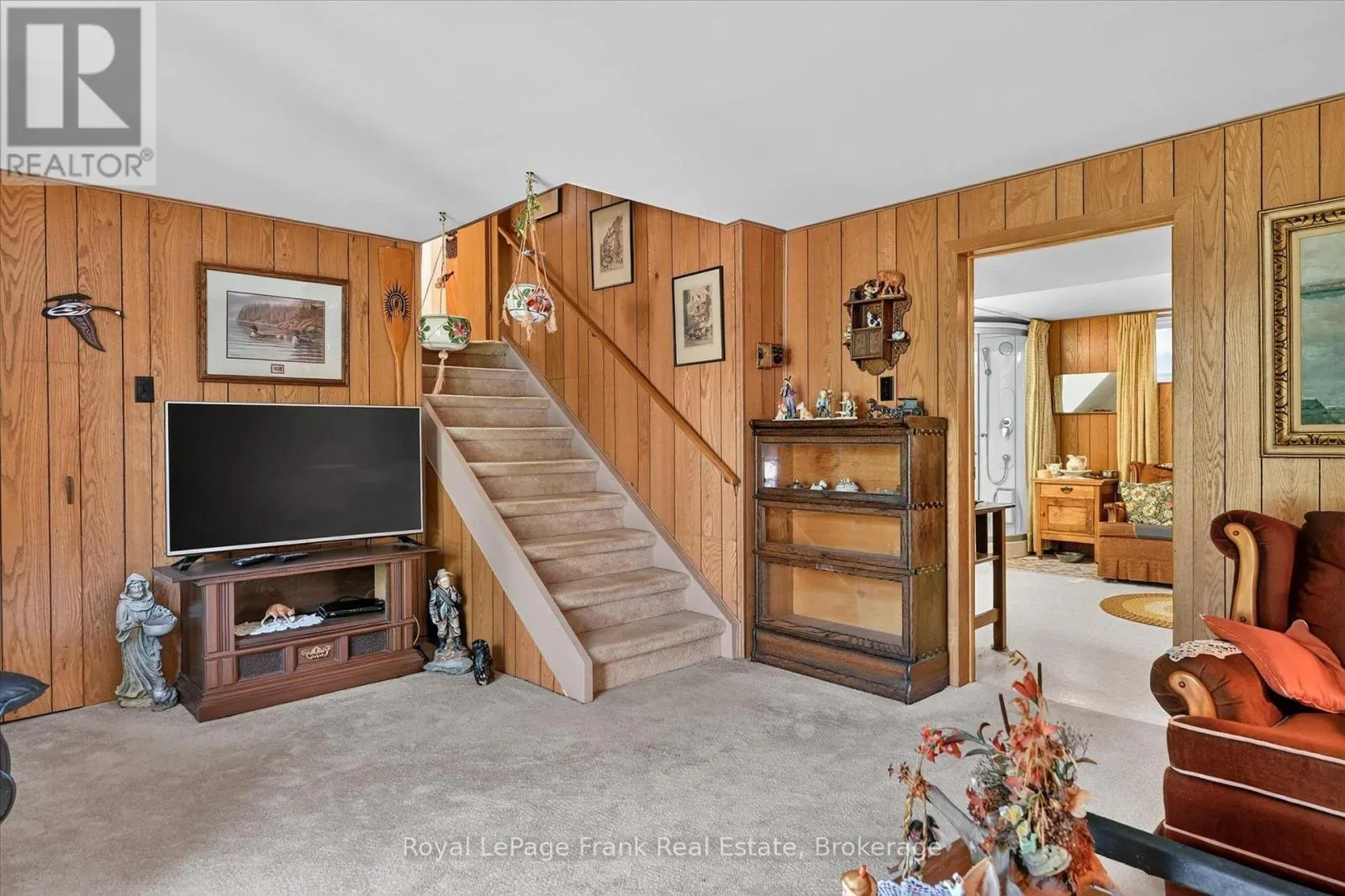 87 OAKWOOD CRESCENT