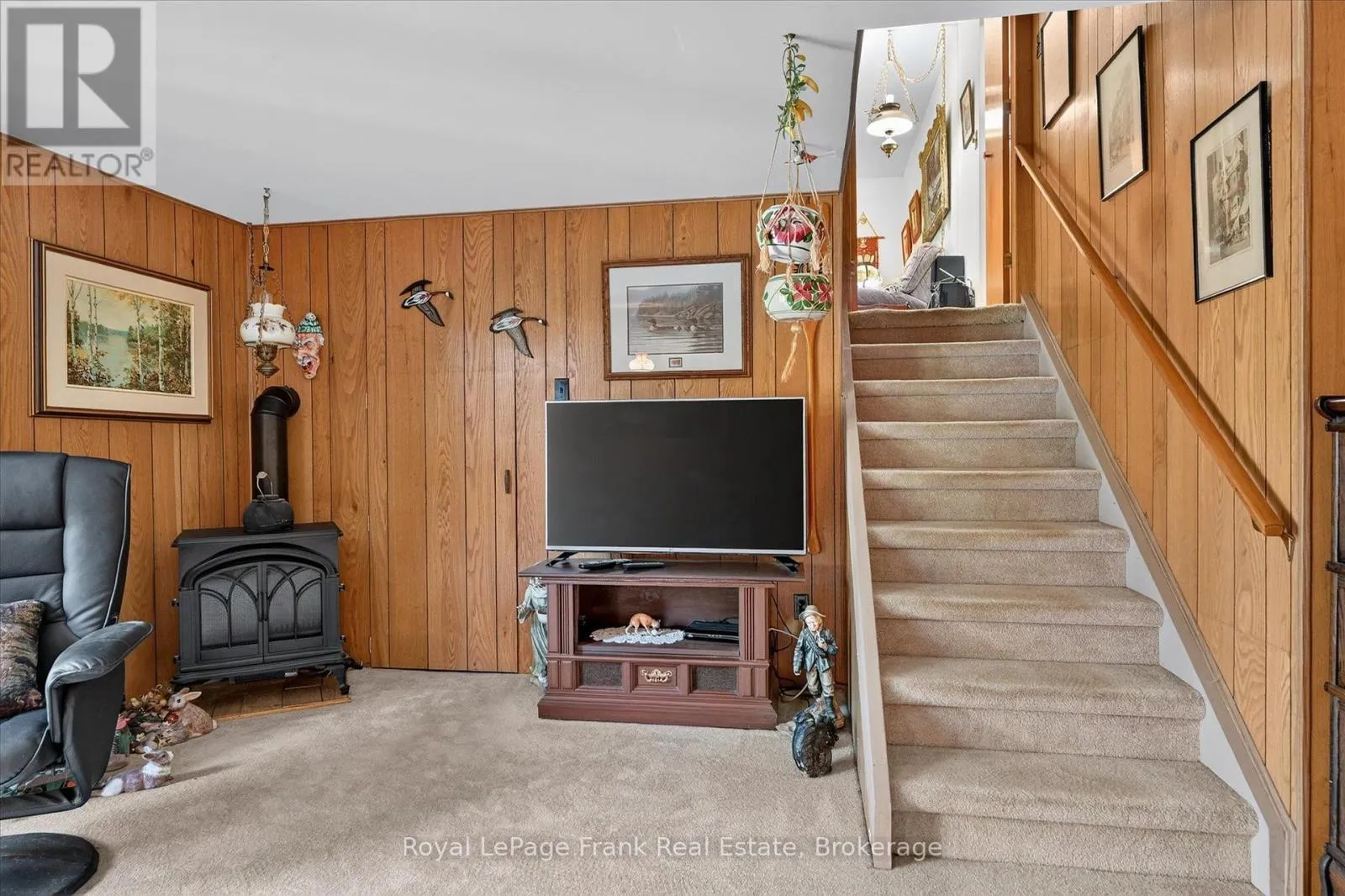 87 OAKWOOD CRESCENT