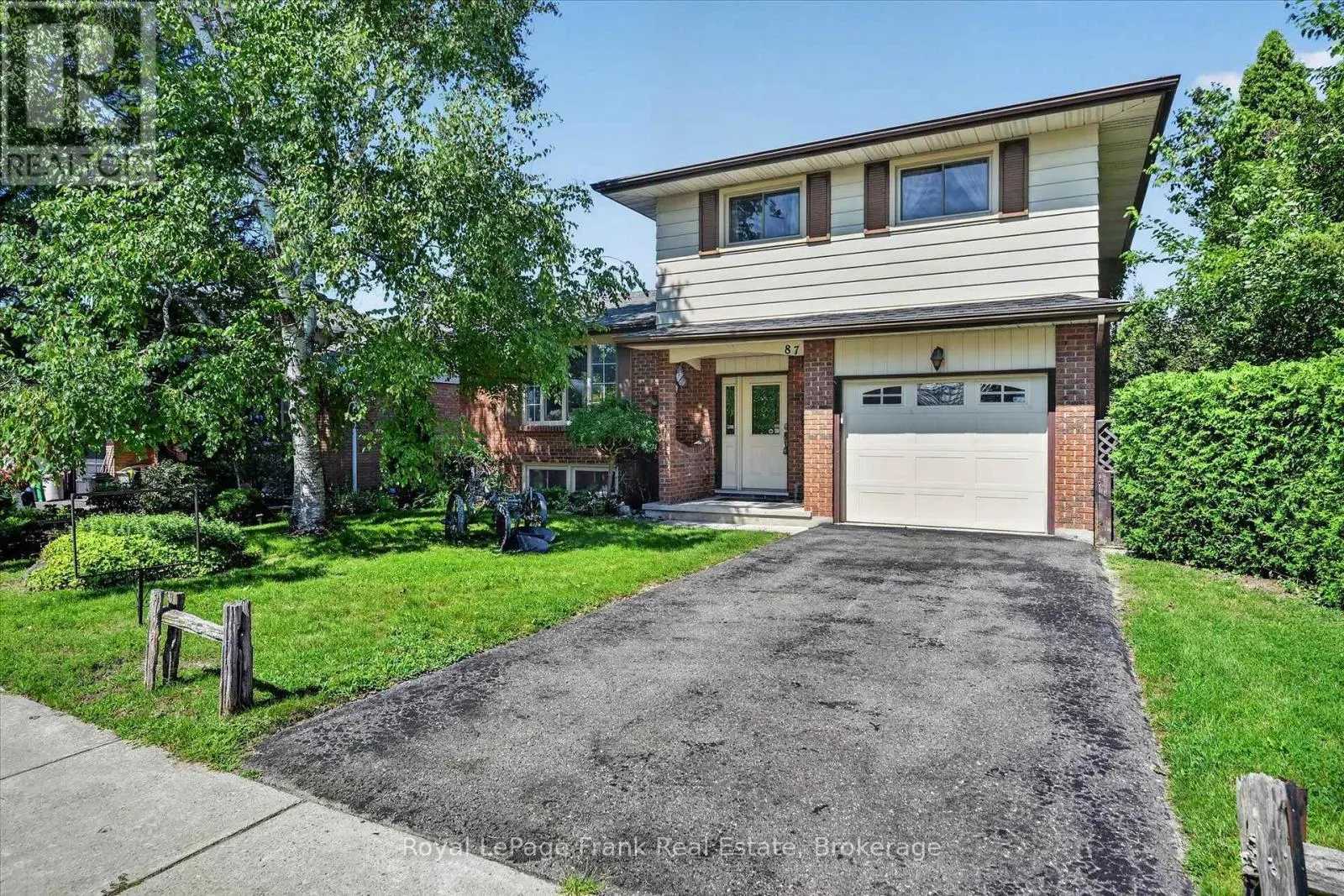 87 OAKWOOD CRESCENT