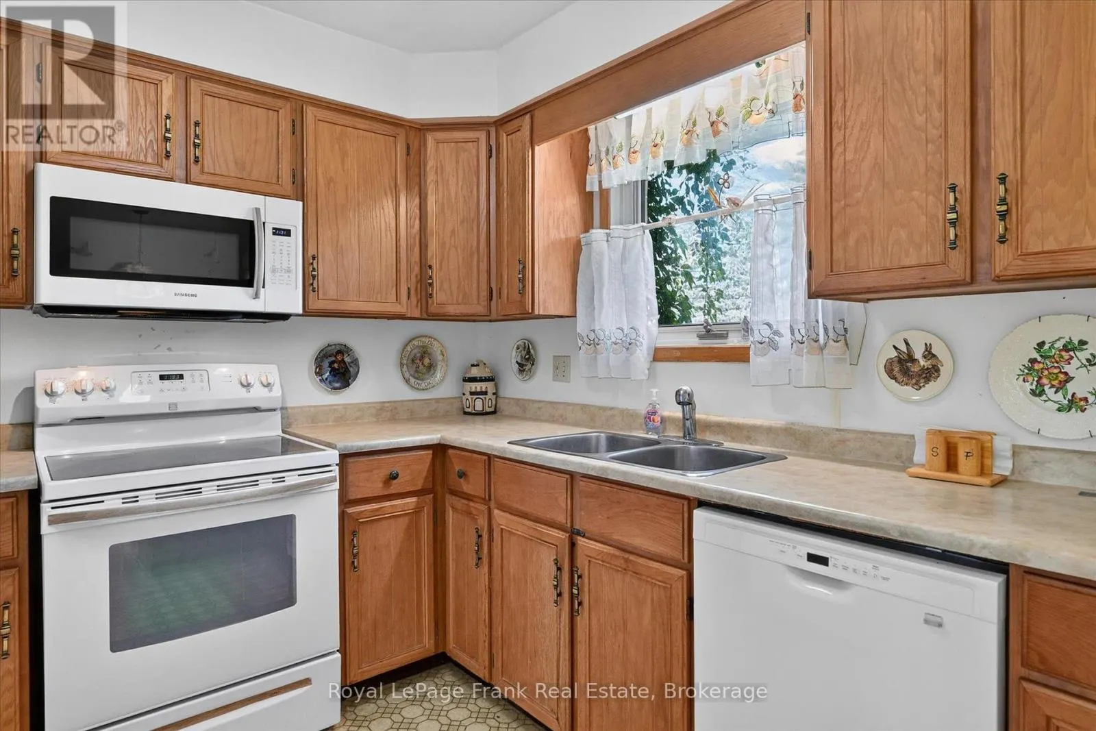 87 OAKWOOD CRESCENT