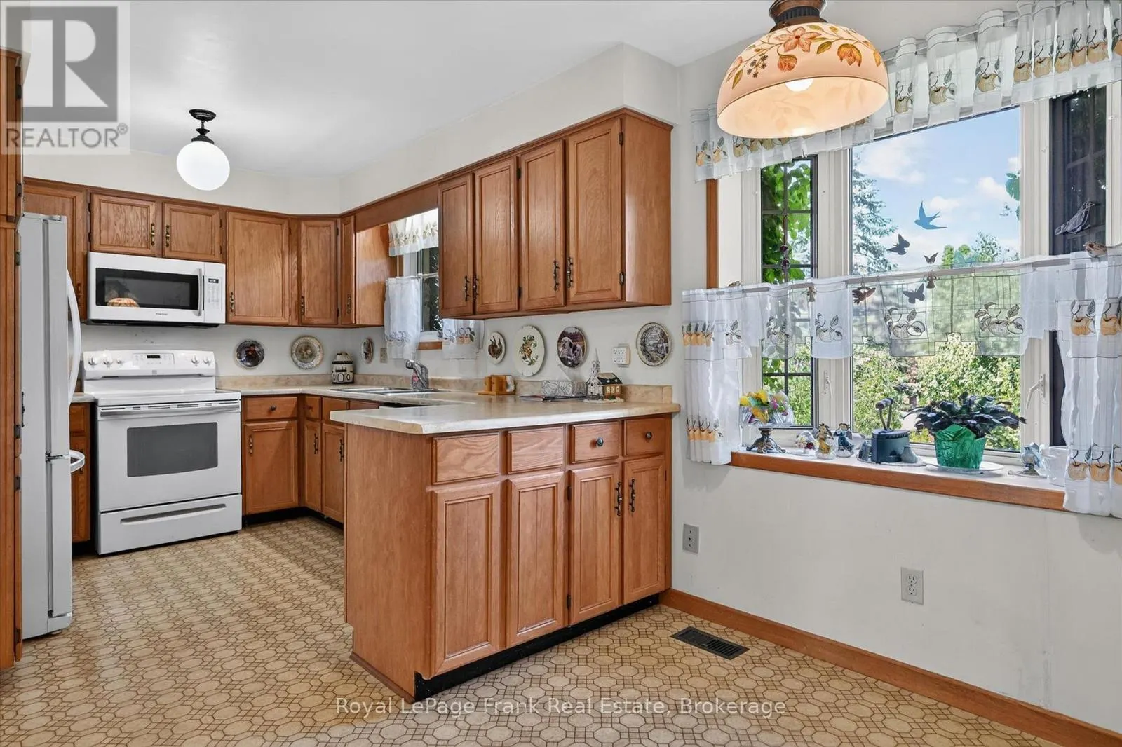 87 OAKWOOD CRESCENT