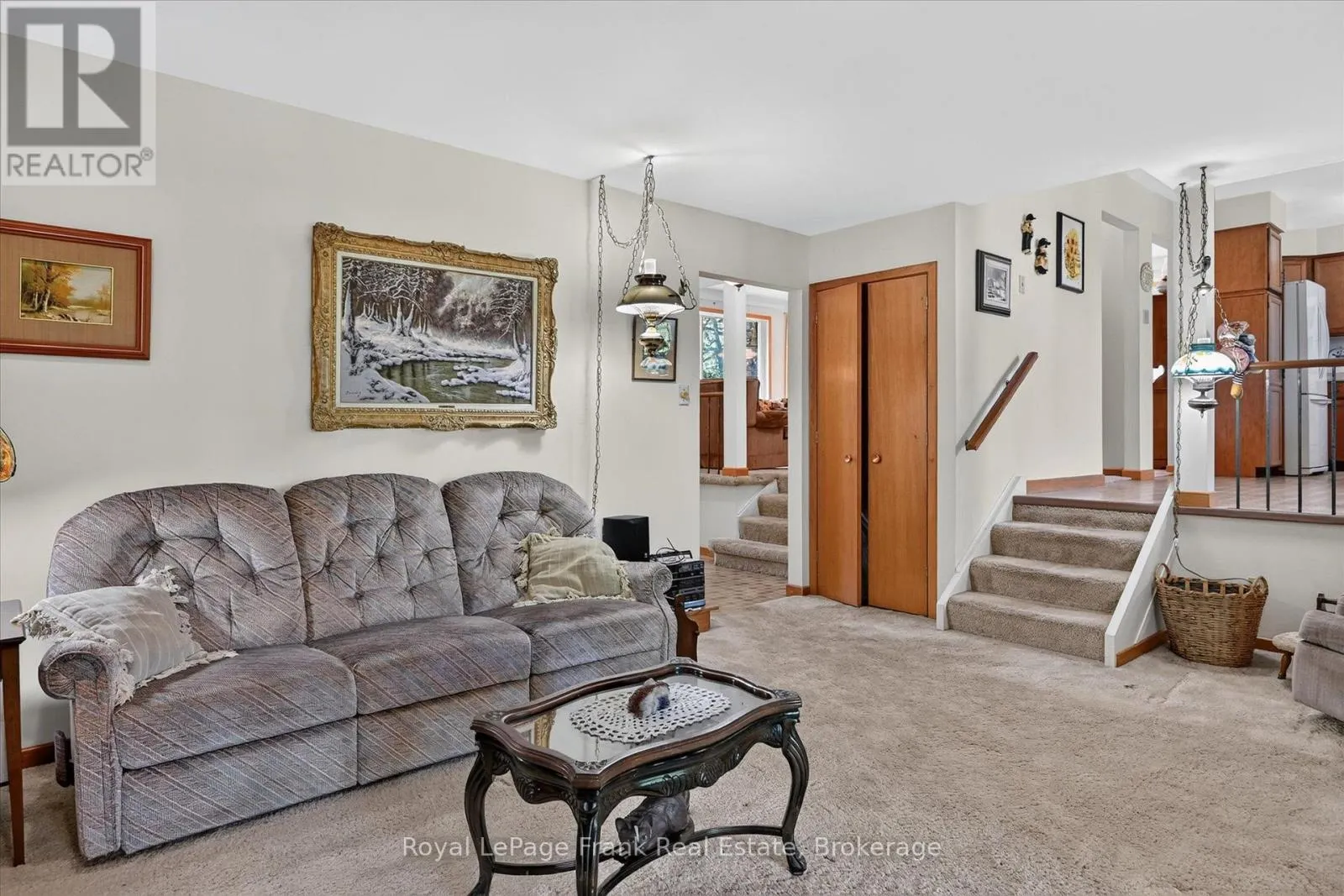 87 OAKWOOD CRESCENT