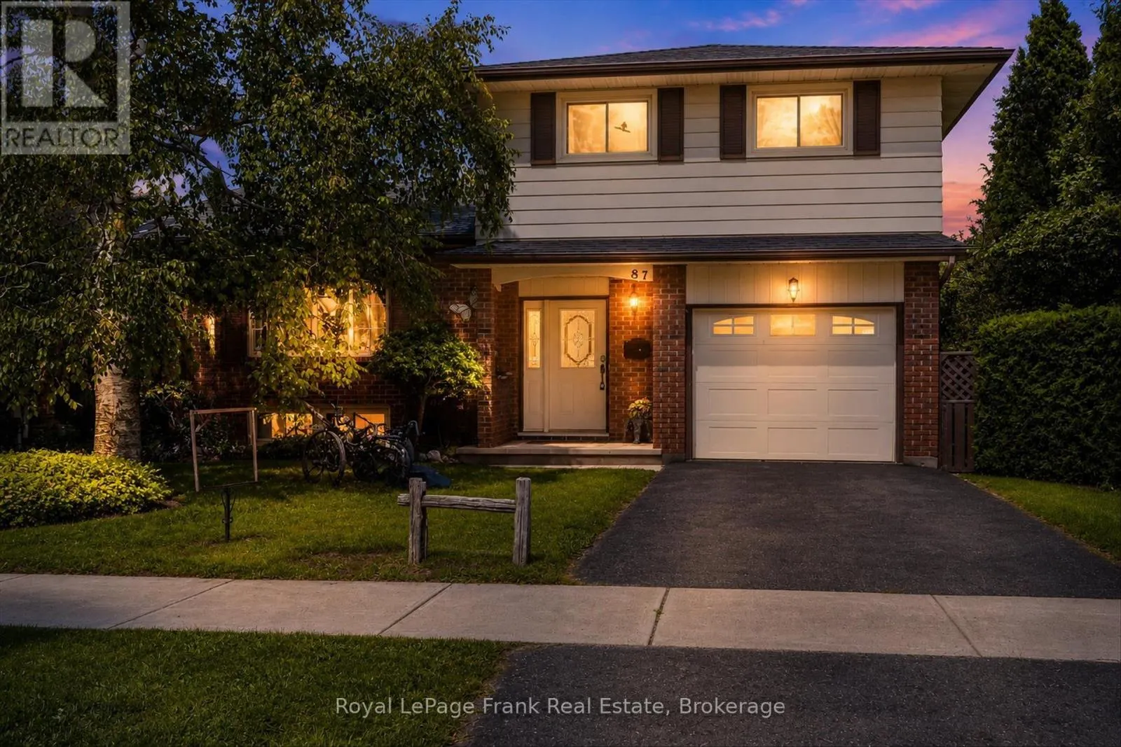 87 OAKWOOD CRESCENT