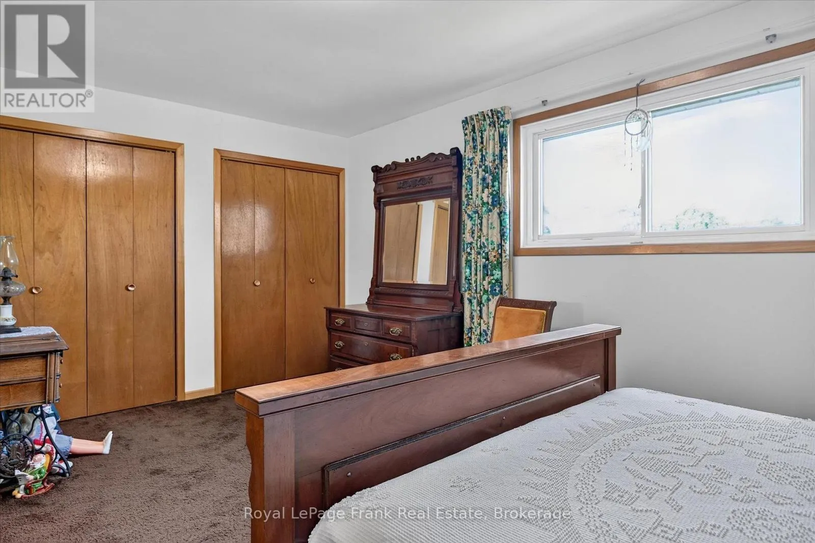 87 OAKWOOD CRESCENT