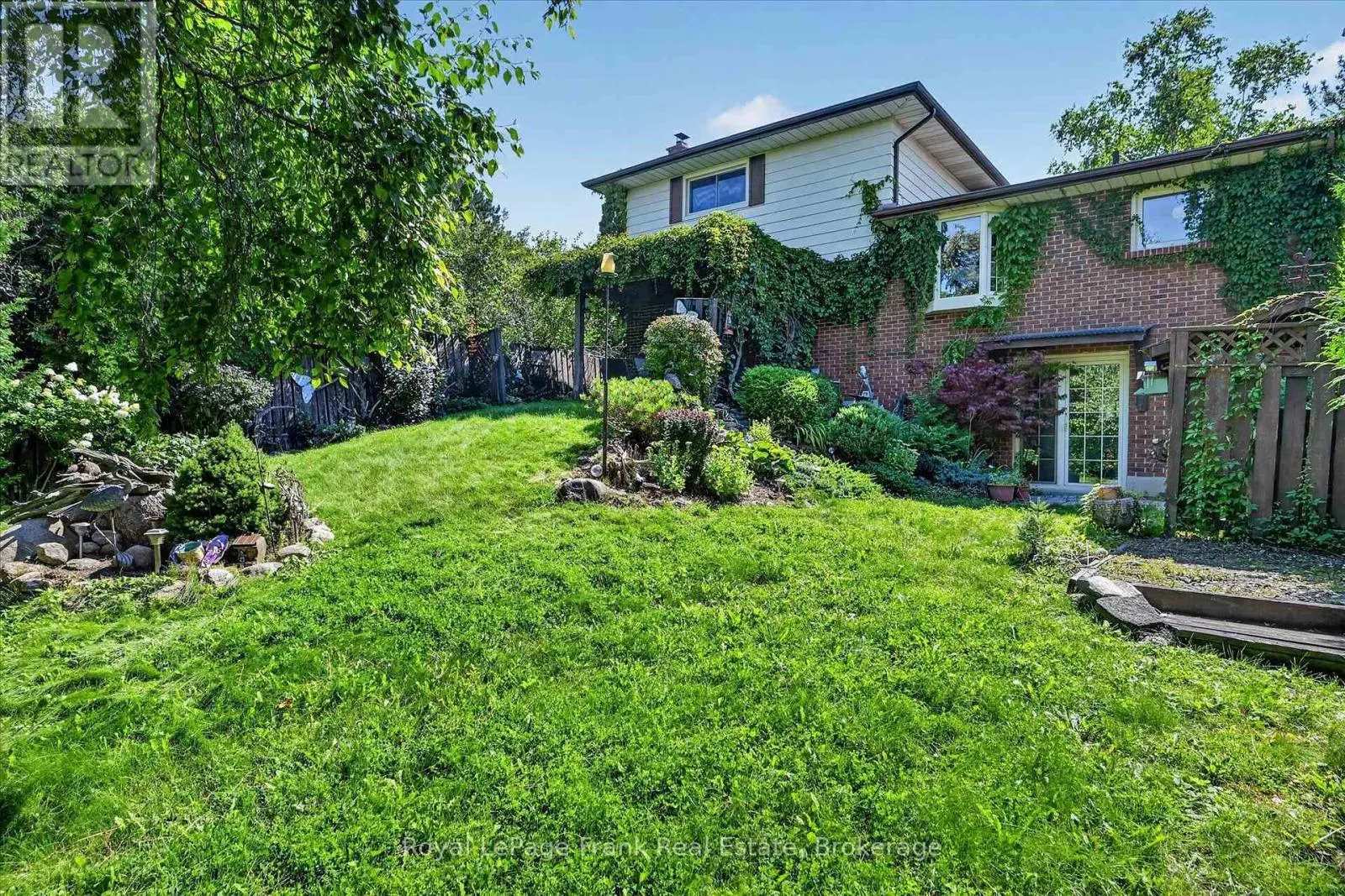 87 OAKWOOD CRESCENT