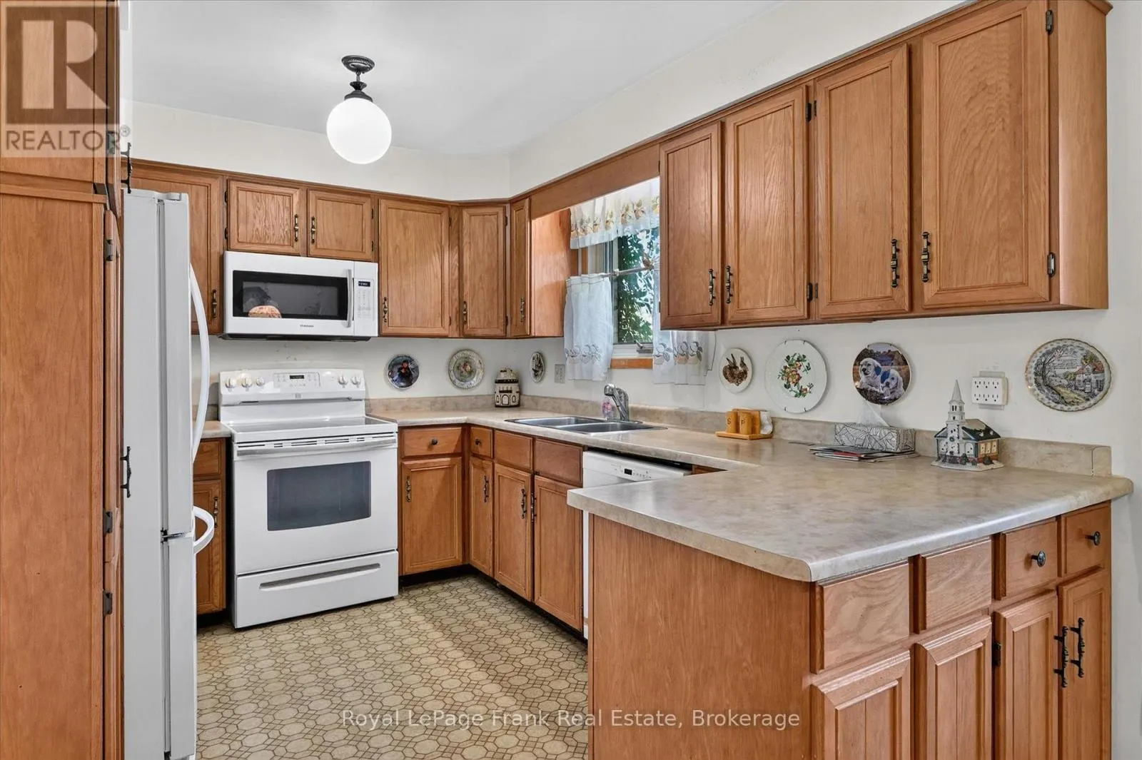 87 OAKWOOD CRESCENT