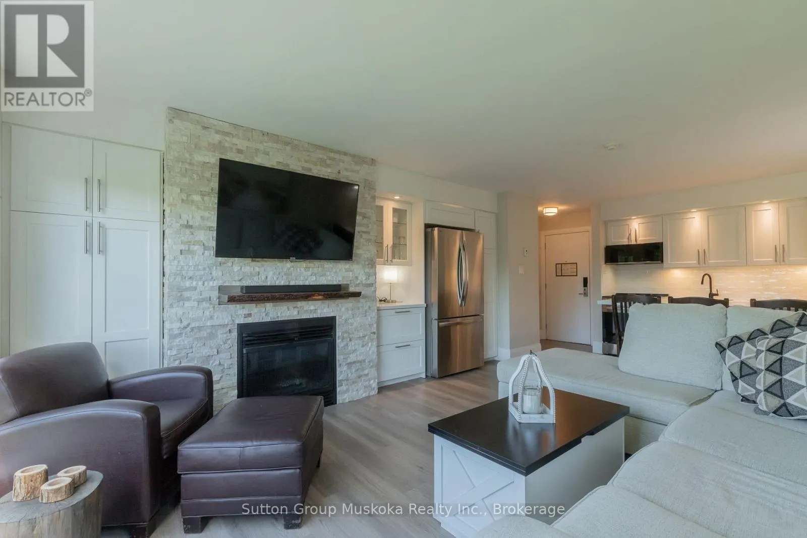 54 - 305 DEERHURST, SUMMIT LODGE DRIVE #54