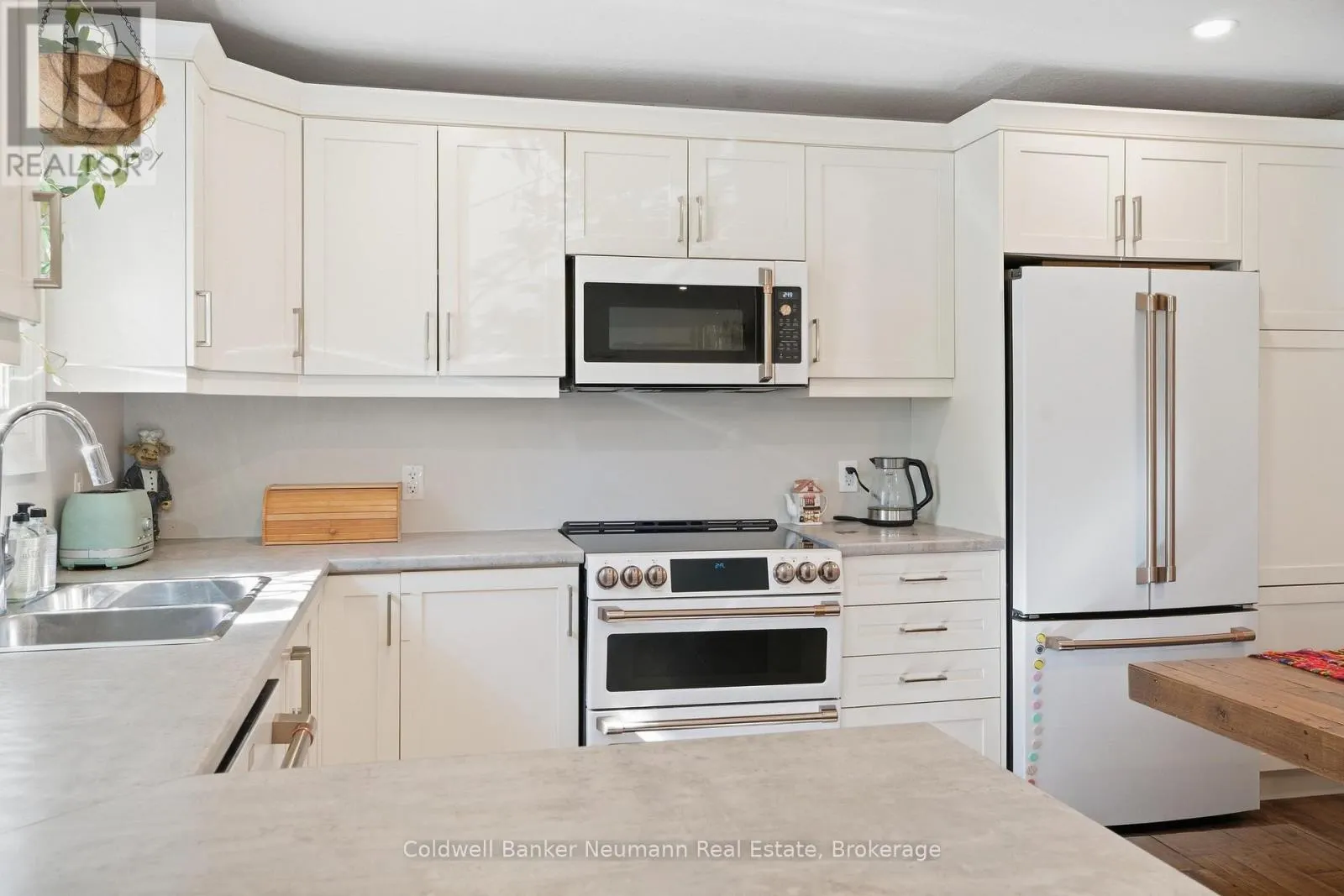 5 WESTERN AVENUE