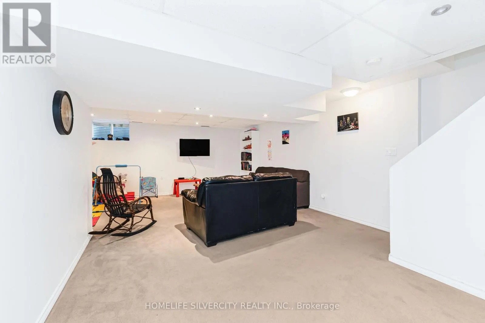 27 - 20 SHACKLETON DRIVE