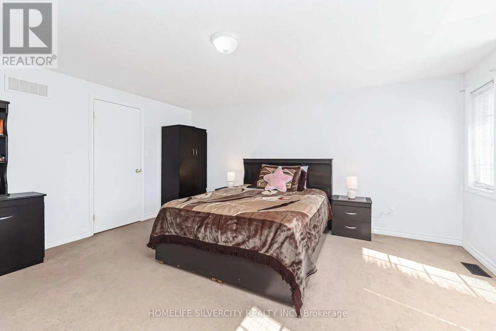 27 - 20 SHACKLETON DRIVE