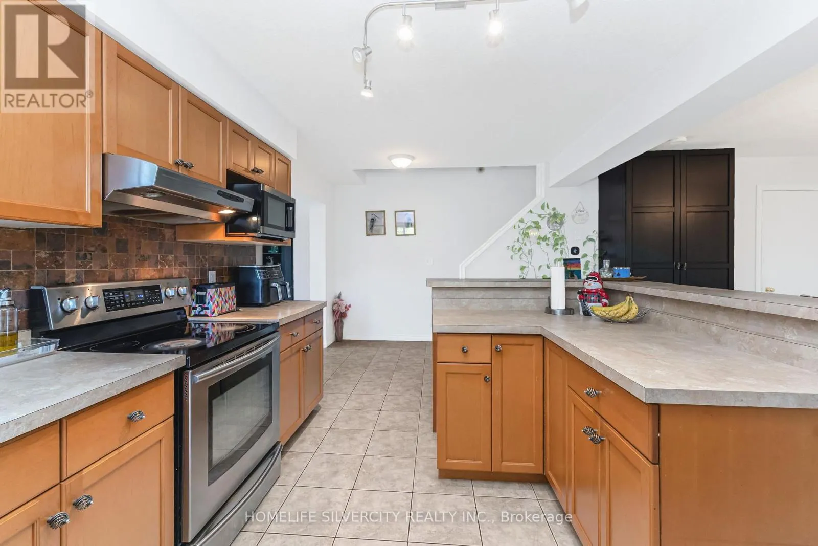 27 - 20 SHACKLETON DRIVE