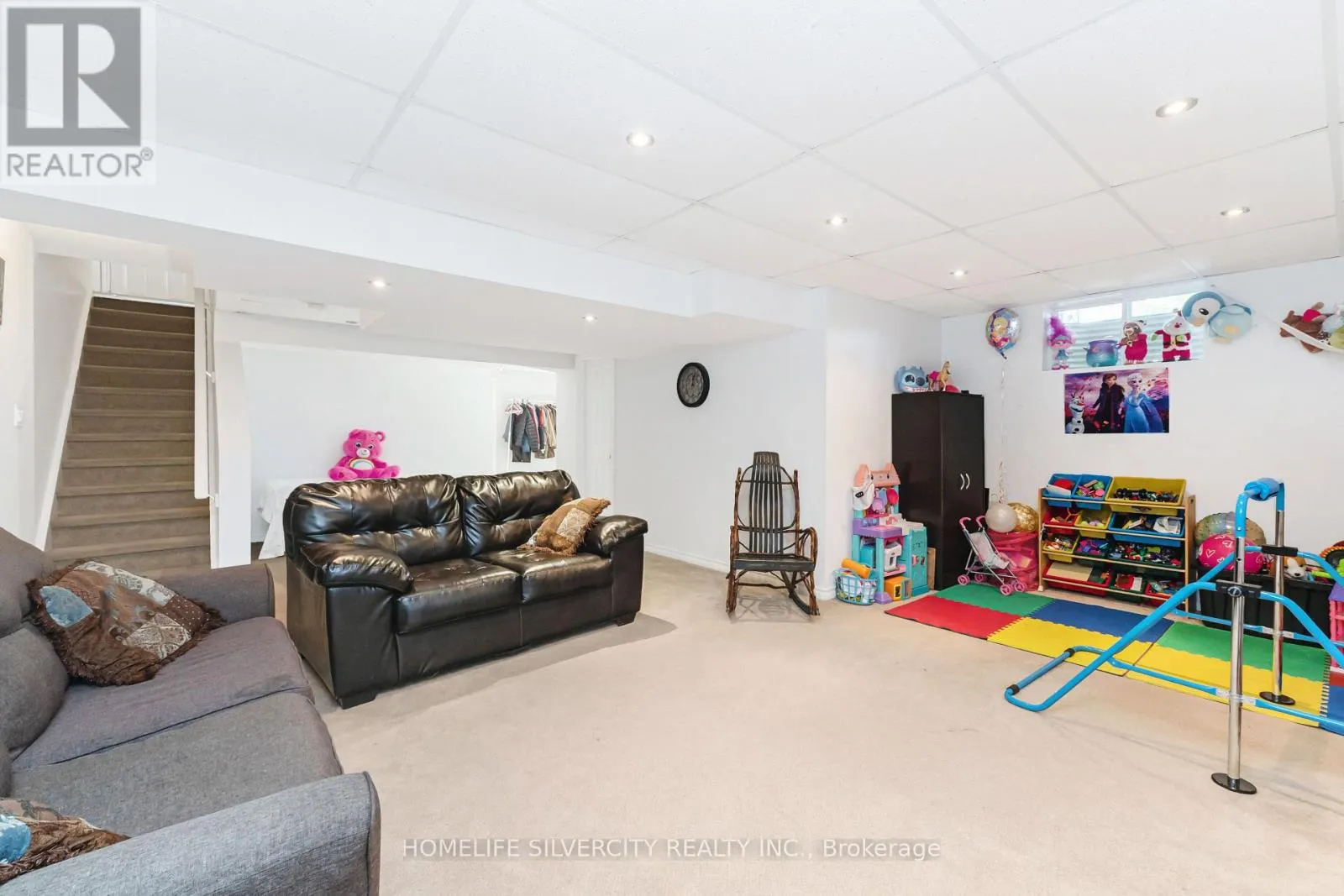 27 - 20 SHACKLETON DRIVE