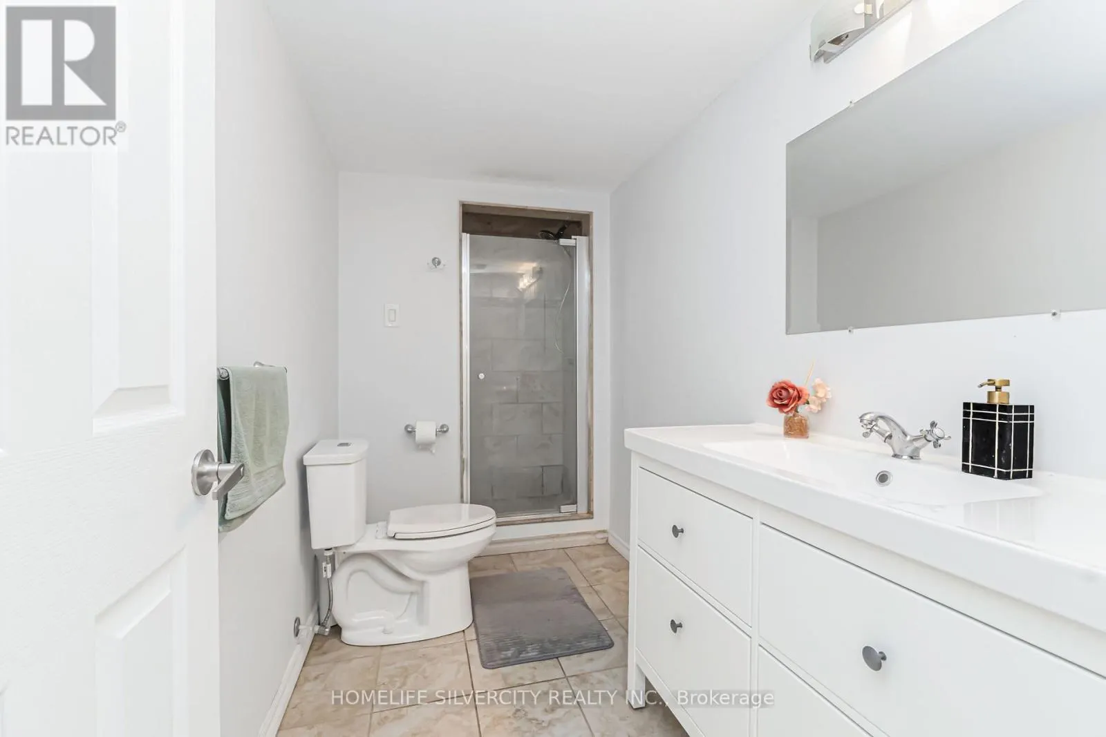 27 - 20 SHACKLETON DRIVE