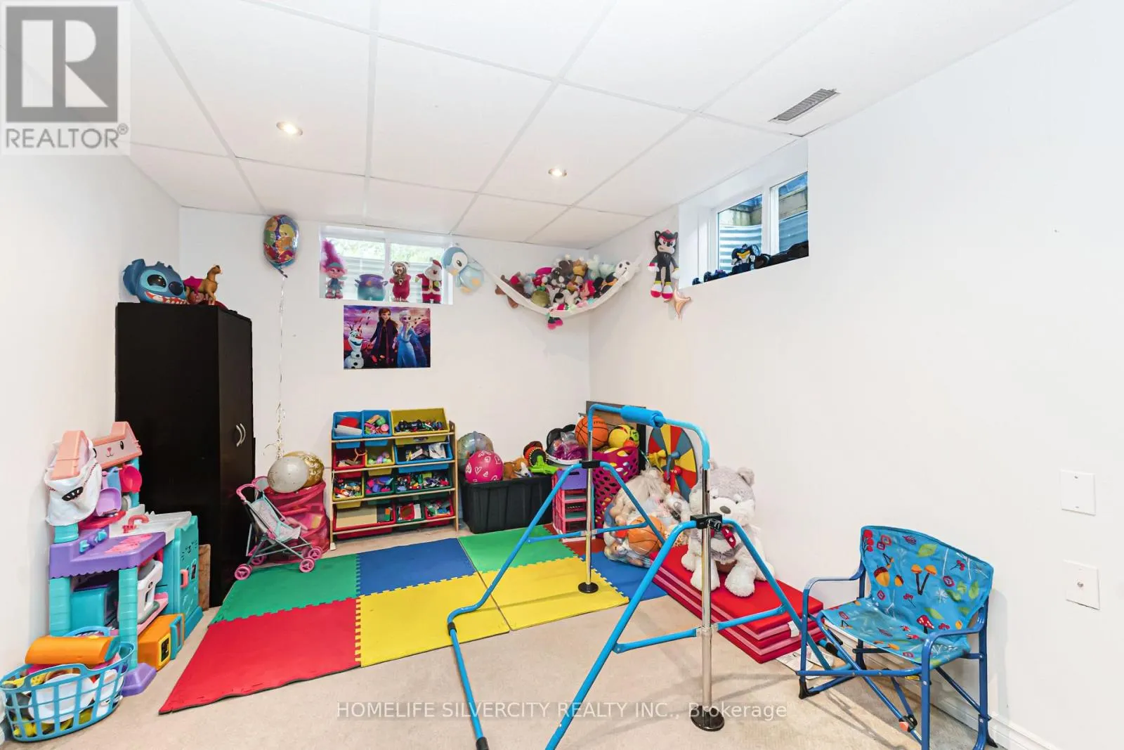 27 - 20 SHACKLETON DRIVE