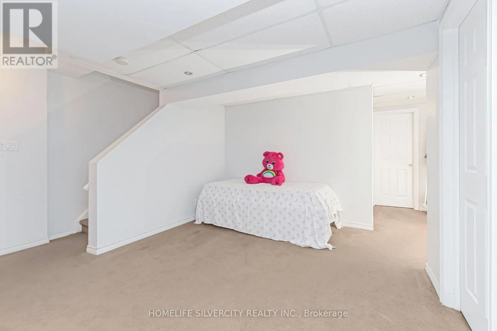 27 - 20 SHACKLETON DRIVE