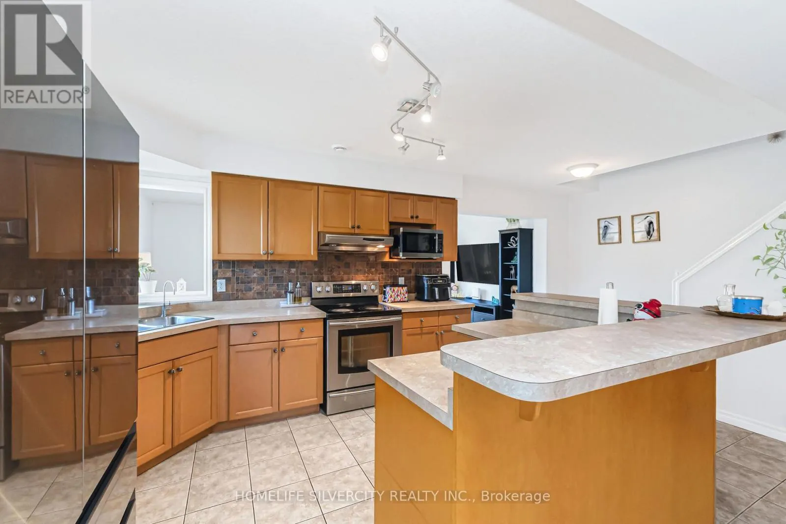 27 - 20 SHACKLETON DRIVE