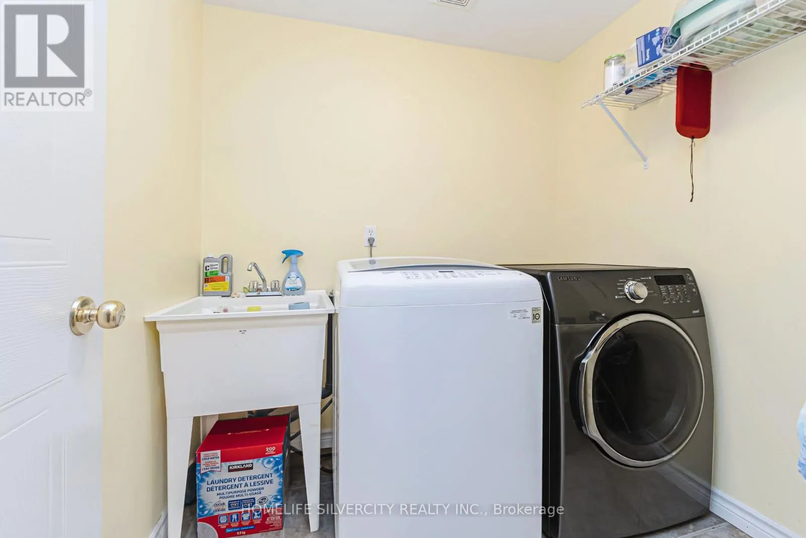 27 - 20 SHACKLETON DRIVE