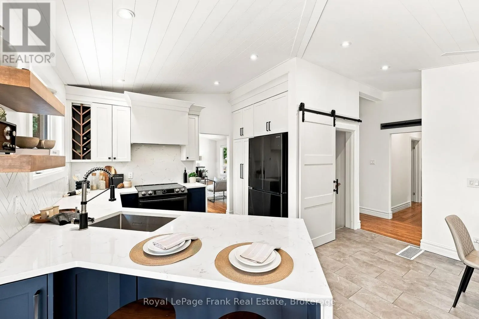 2 CRESTWOOD AVENUE