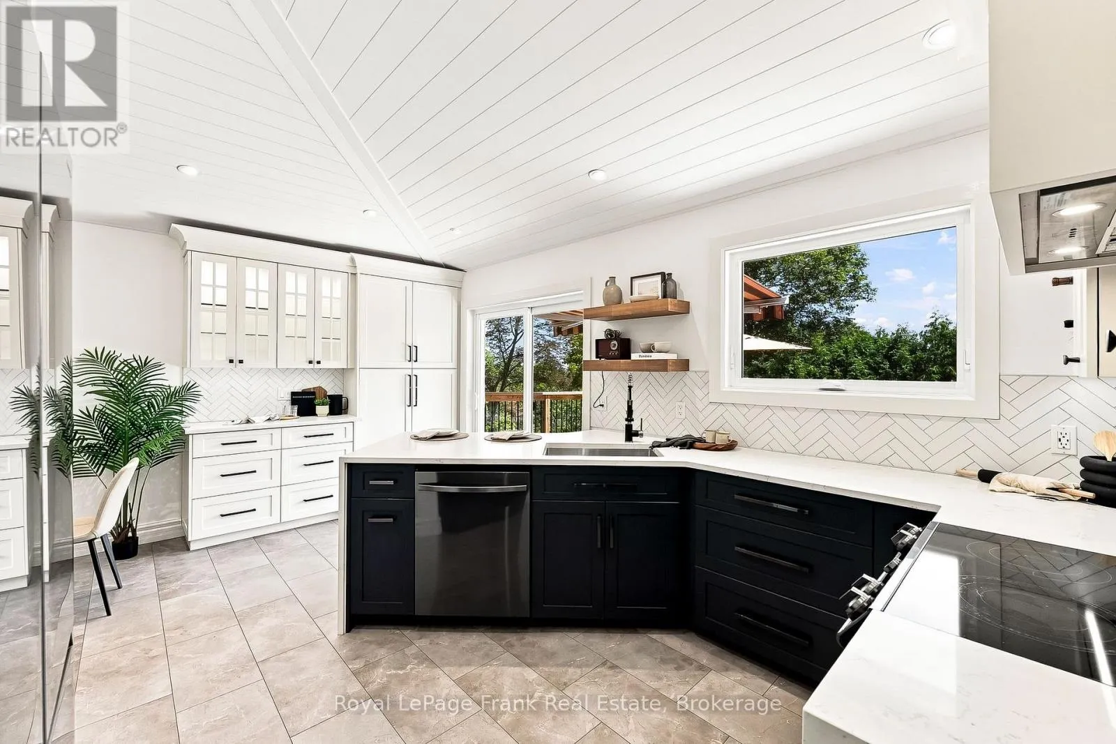 2 CRESTWOOD AVENUE