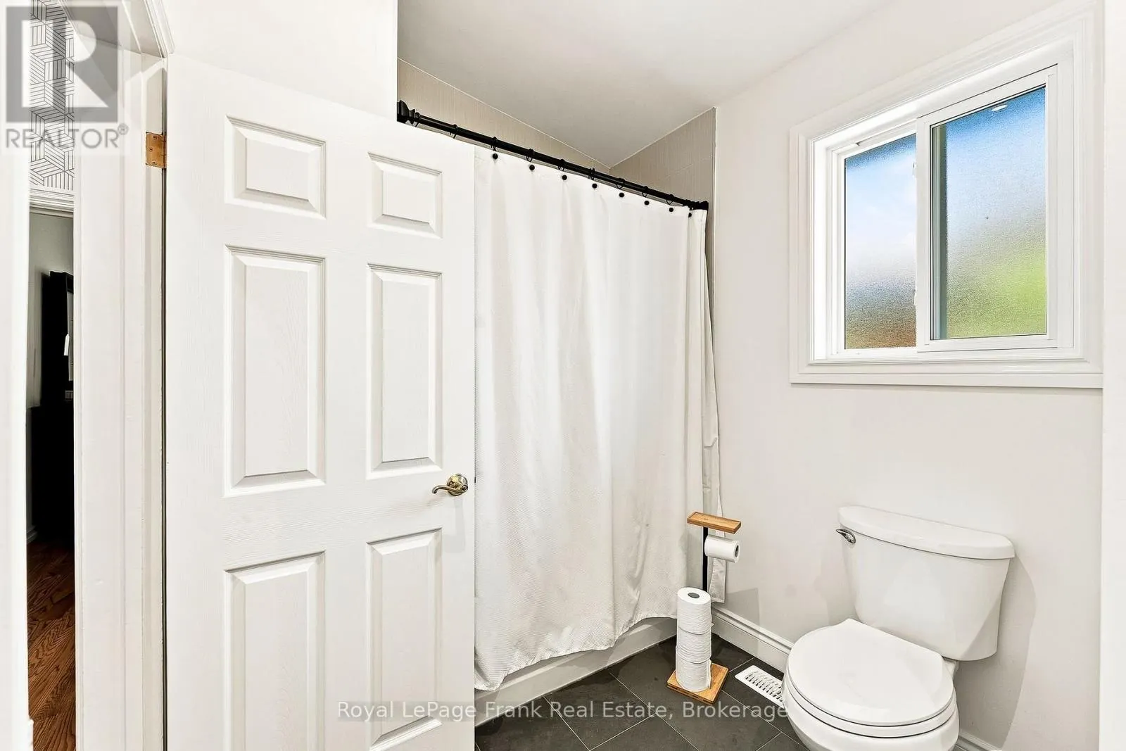 2 CRESTWOOD AVENUE
