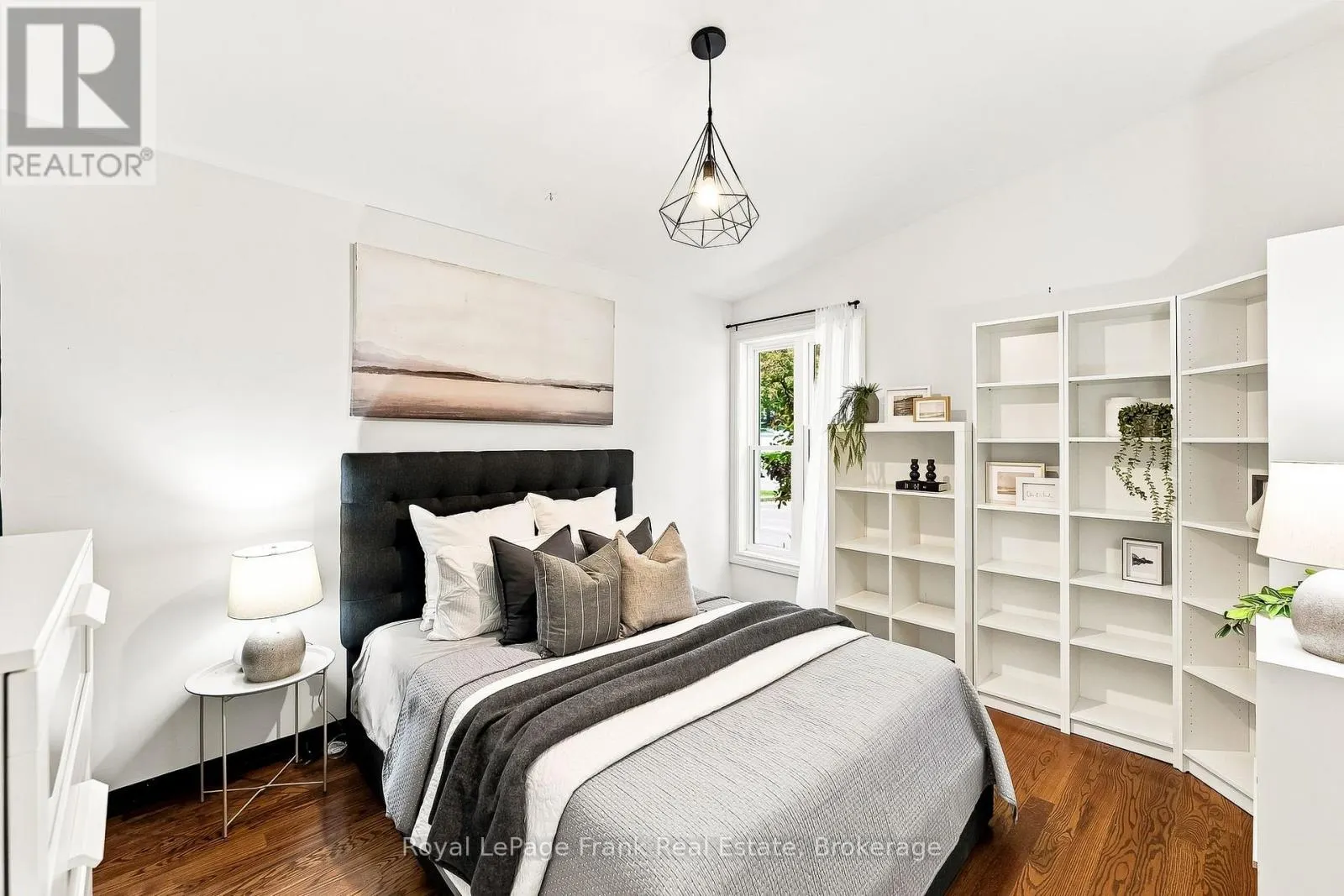 2 CRESTWOOD AVENUE