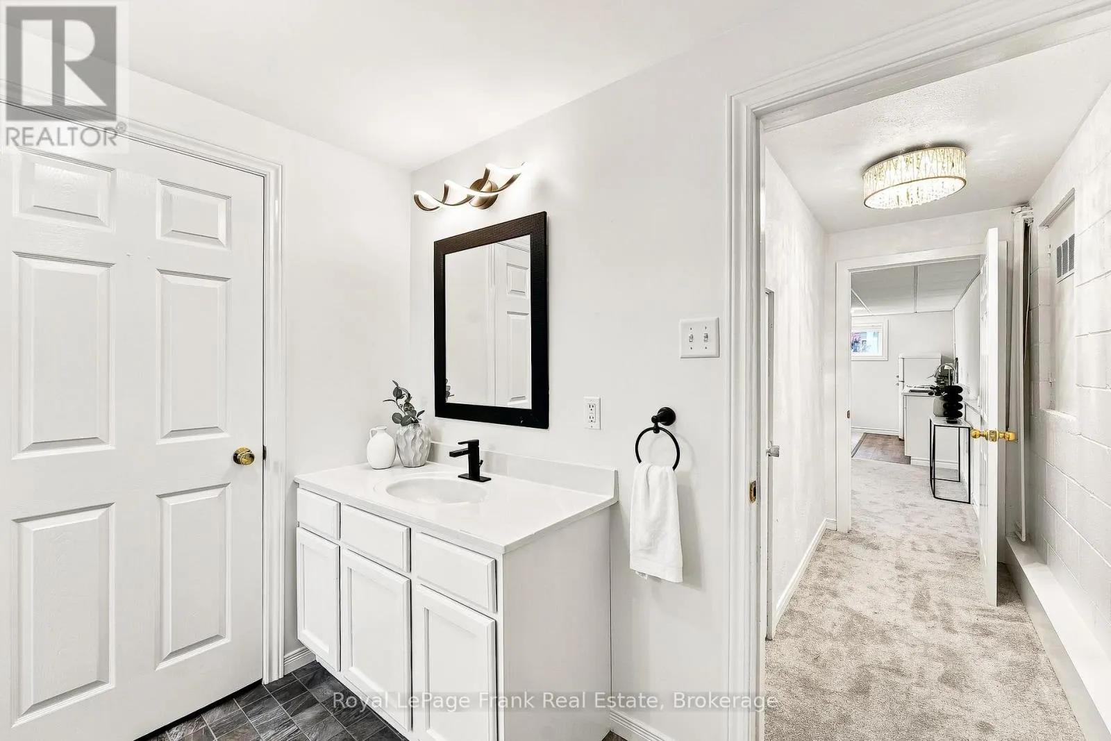 2 CRESTWOOD AVENUE