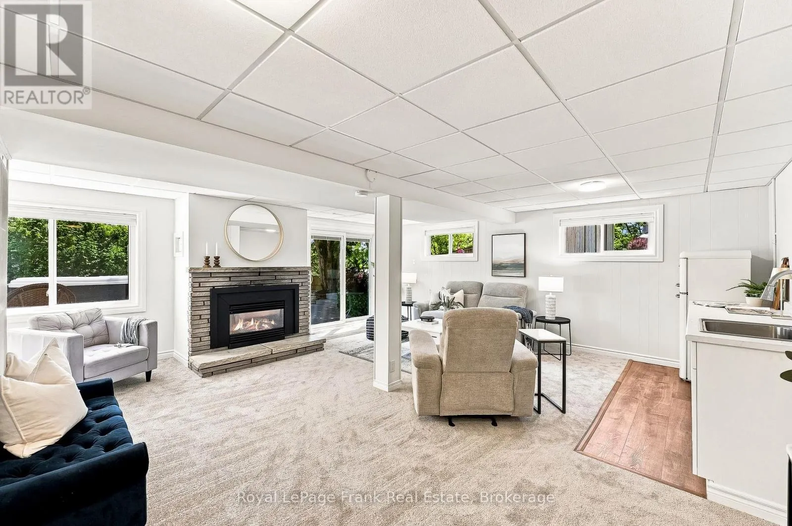2 CRESTWOOD AVENUE