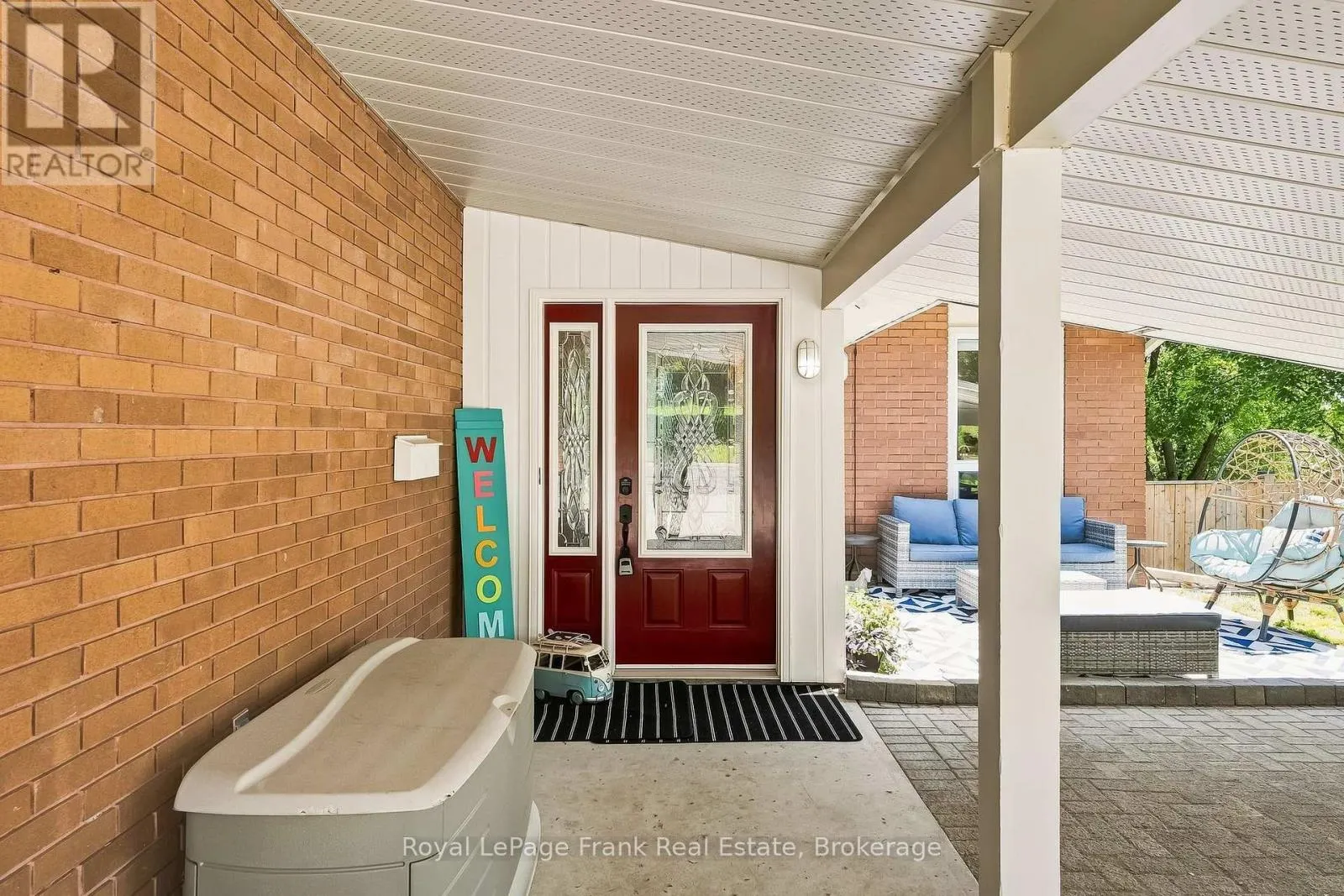 2 CRESTWOOD AVENUE